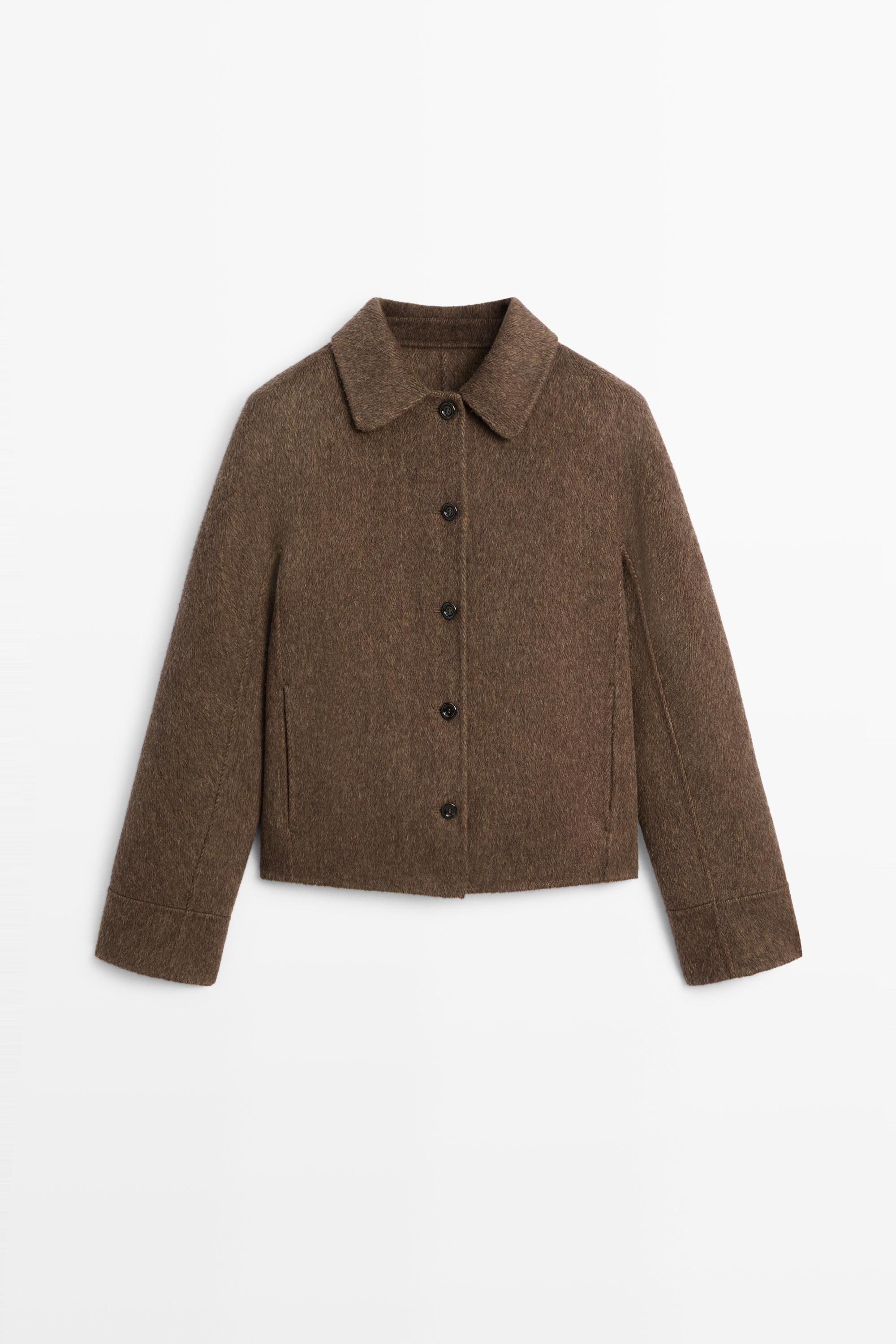 Short buttoned coat