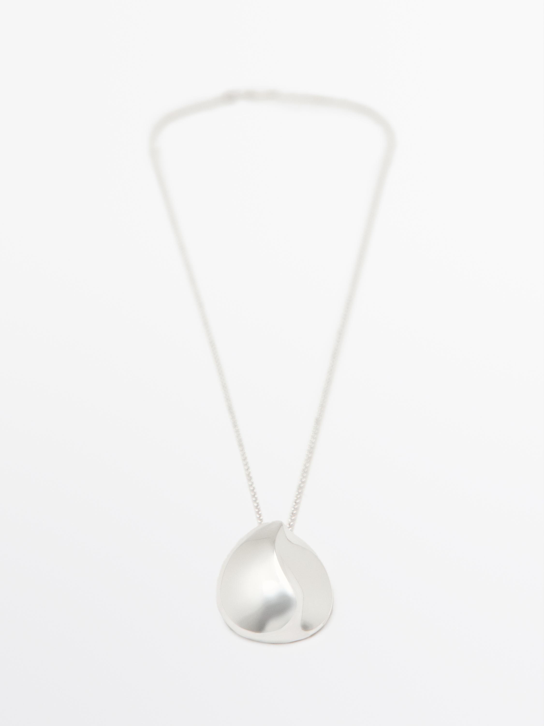 Necklace with oval pendant