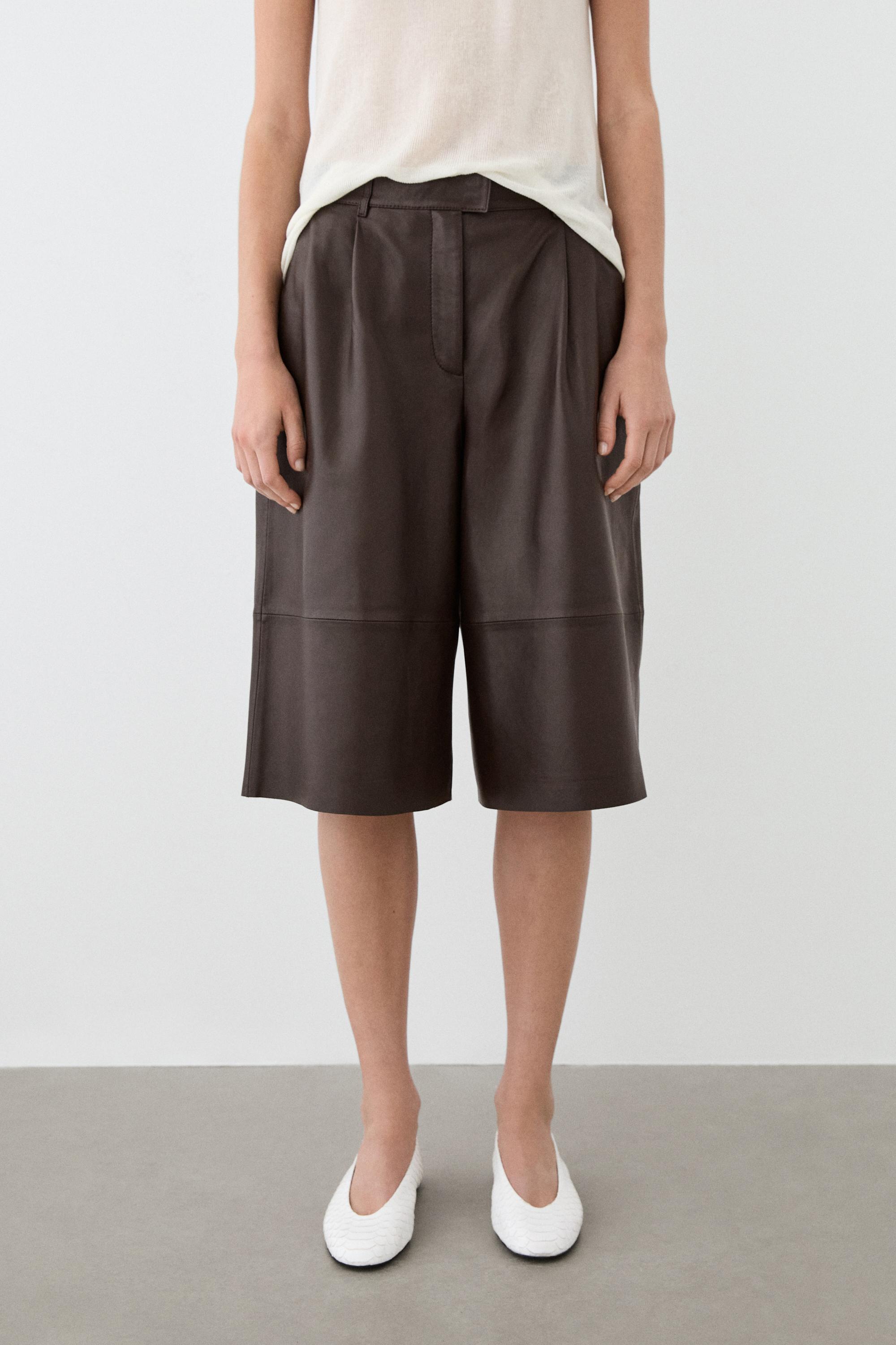 Long nappa leather Bermuda shorts