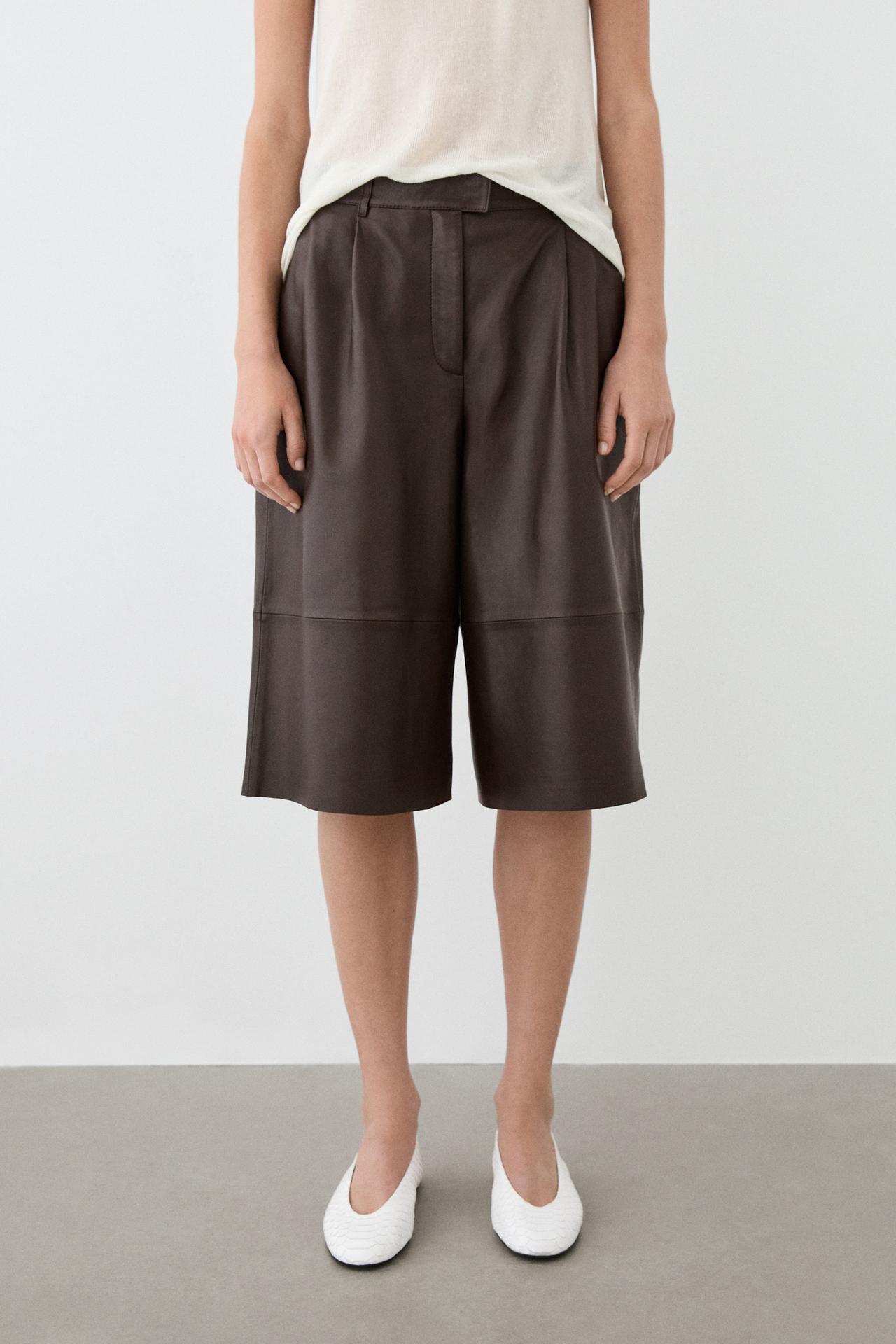 Long nappa leather Bermuda shorts — BROWN