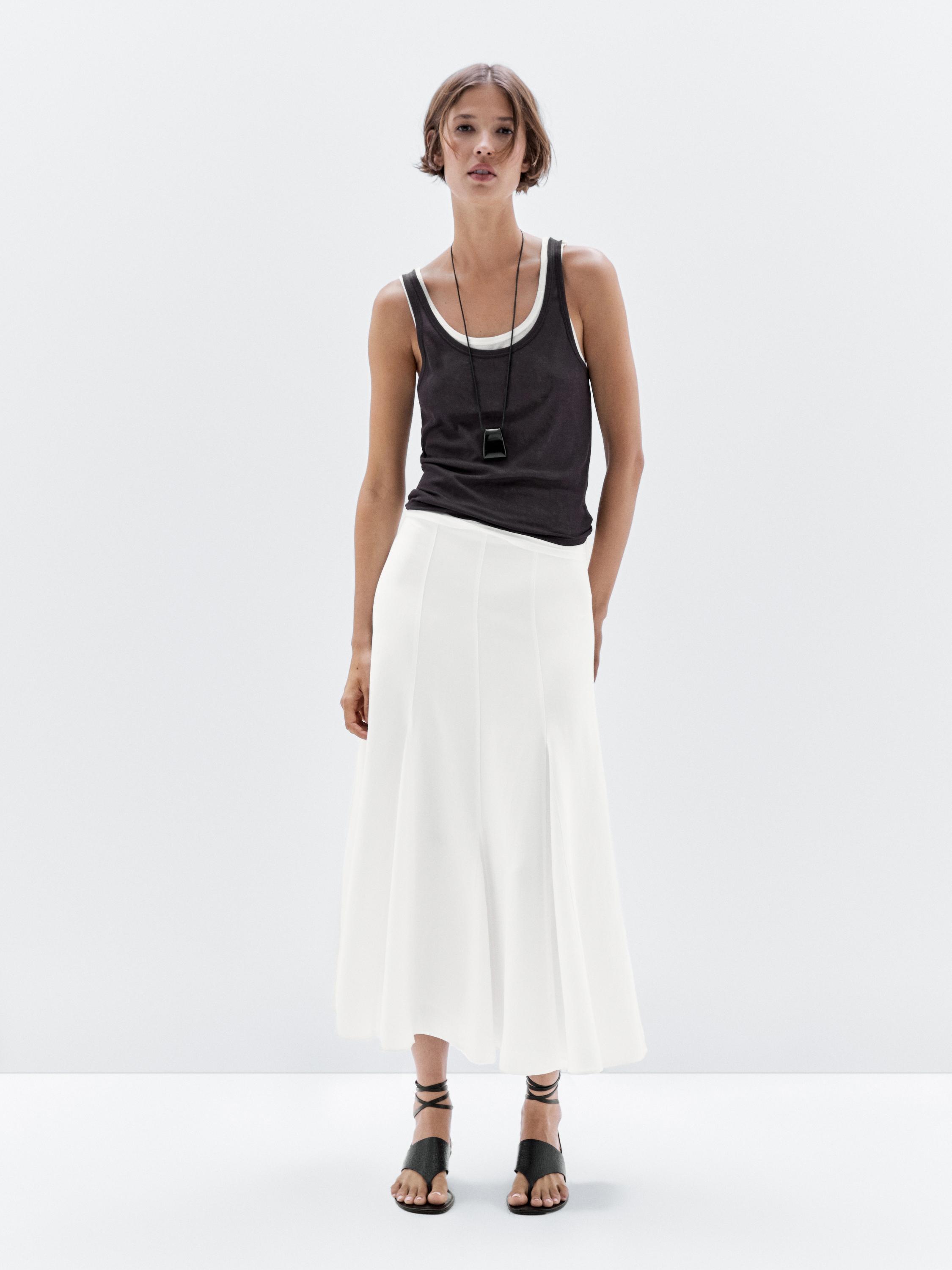 Godet midirok met naaddetails