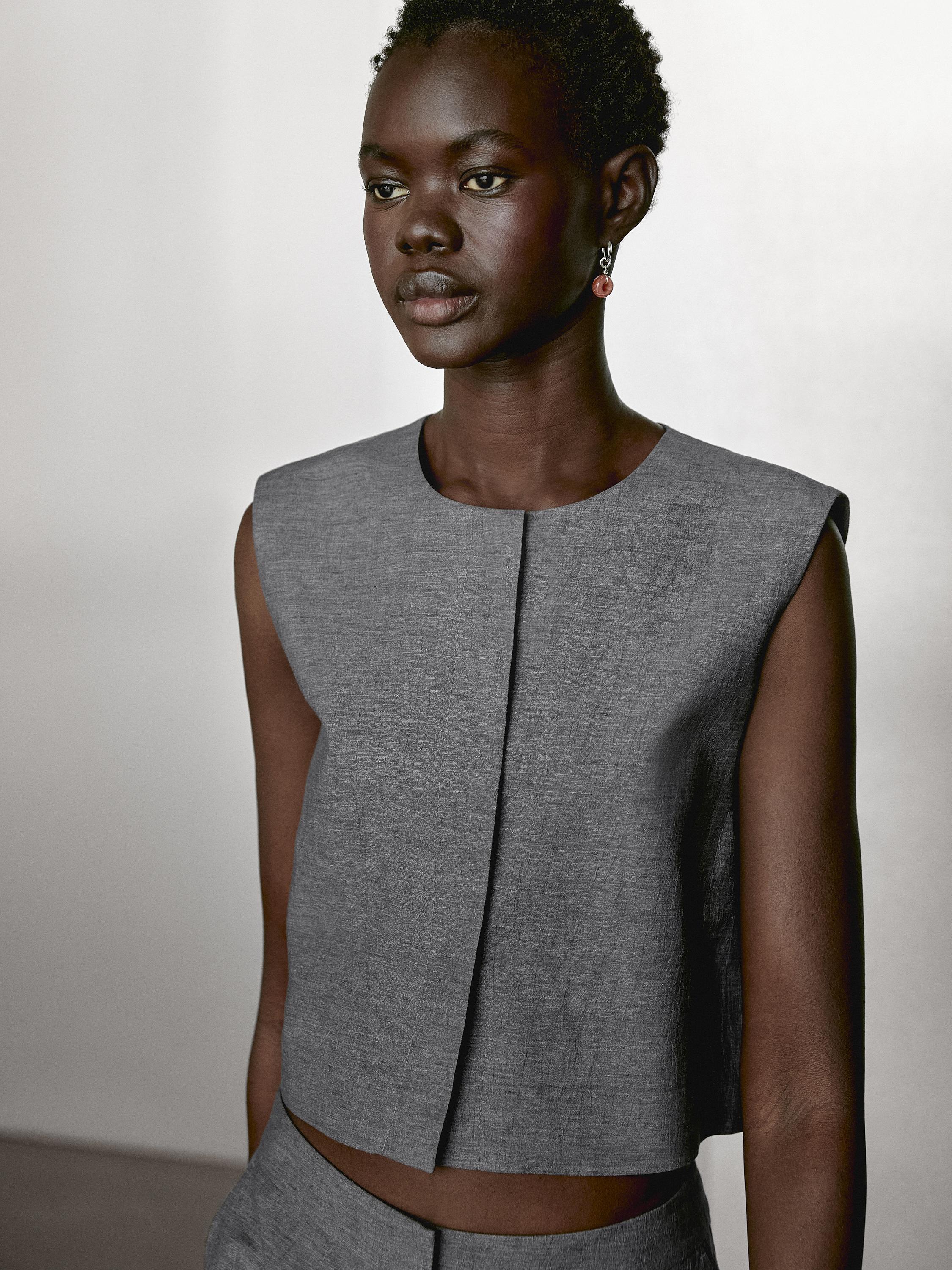 Short linen blend waistcoat