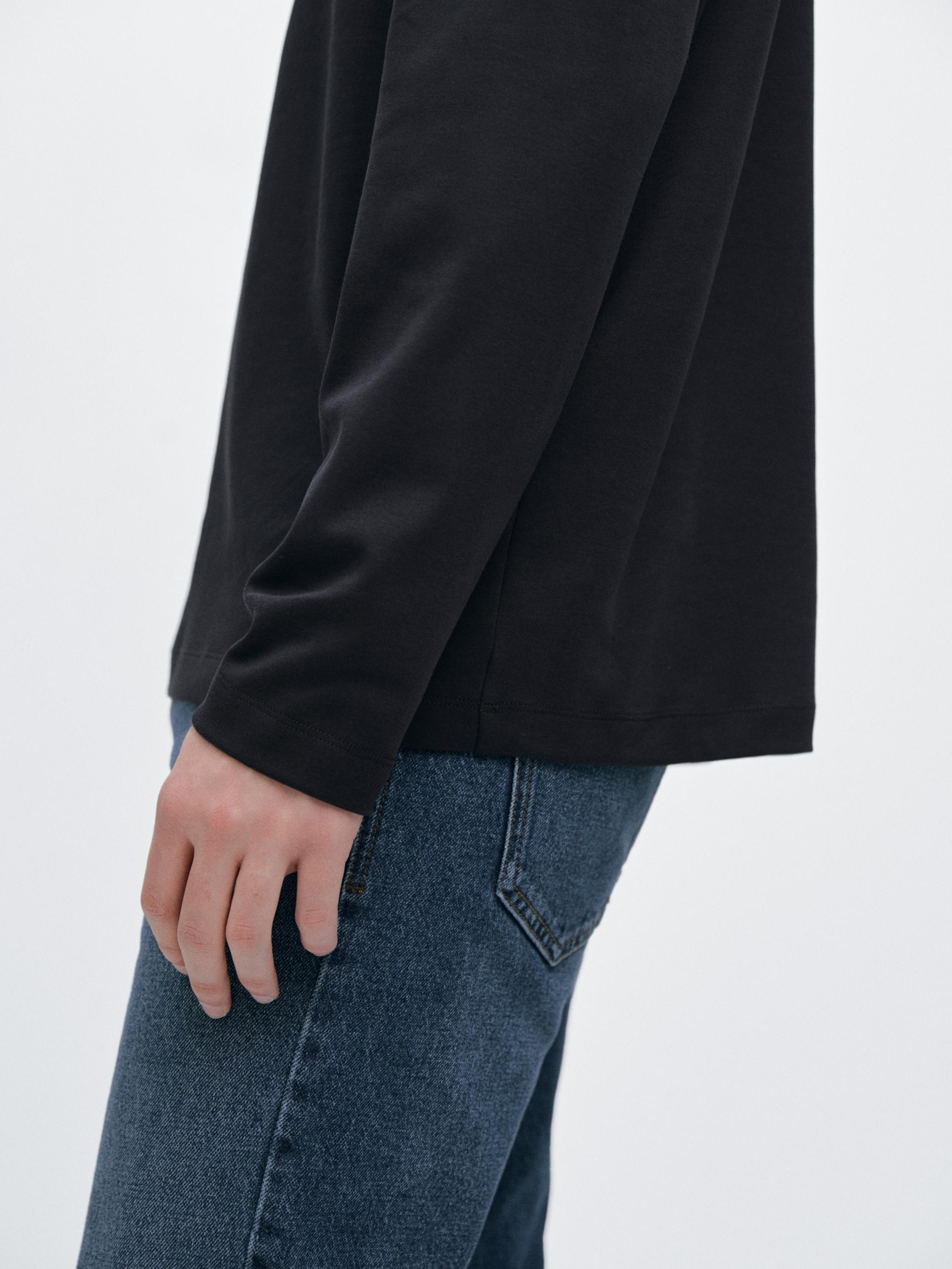 Uzun kollu orta boy pamuklu t-shirt