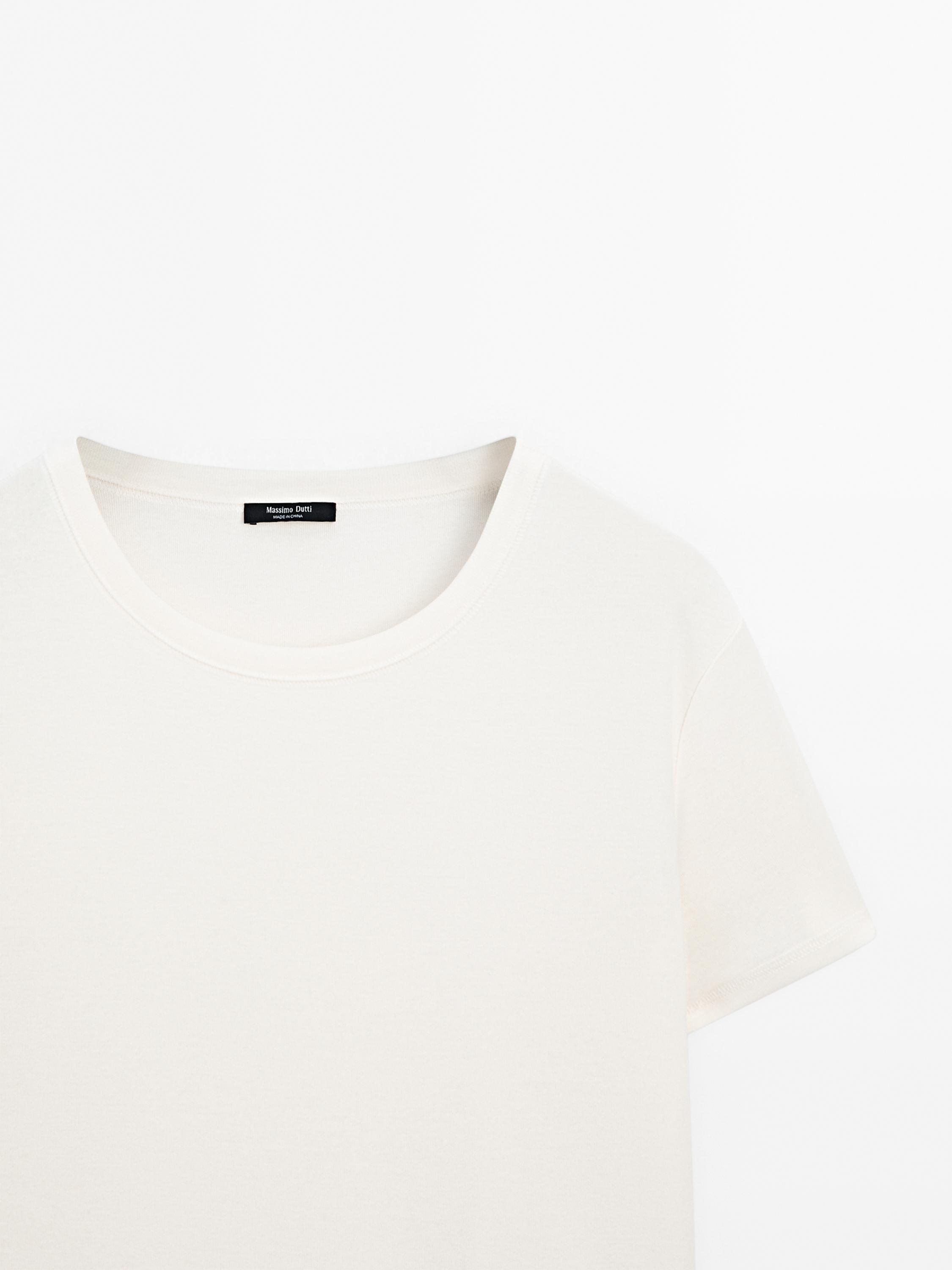 Regular fit t-shirt with collar detail