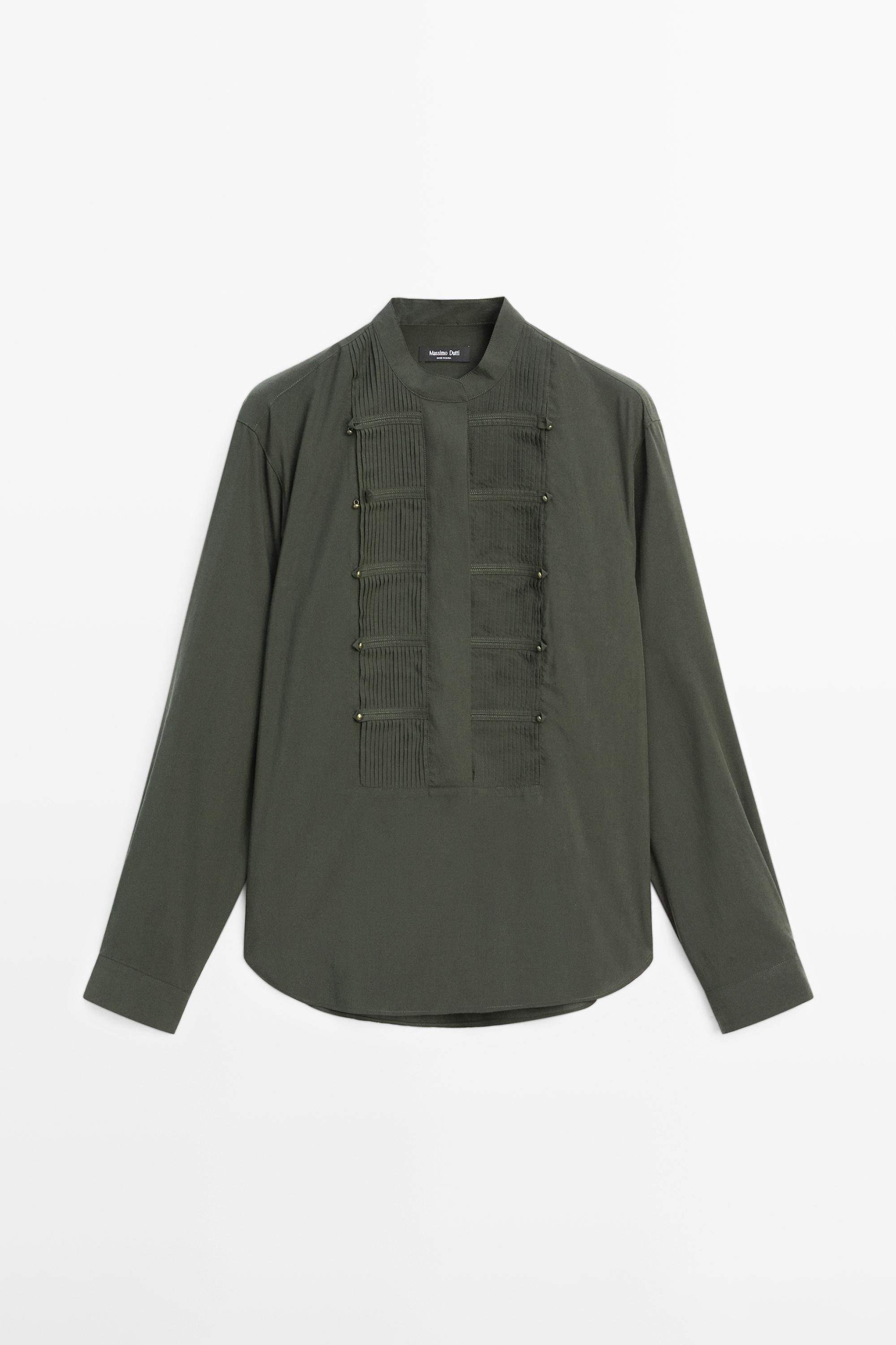 قميص بثنيات تزيينية وياقة قائمة