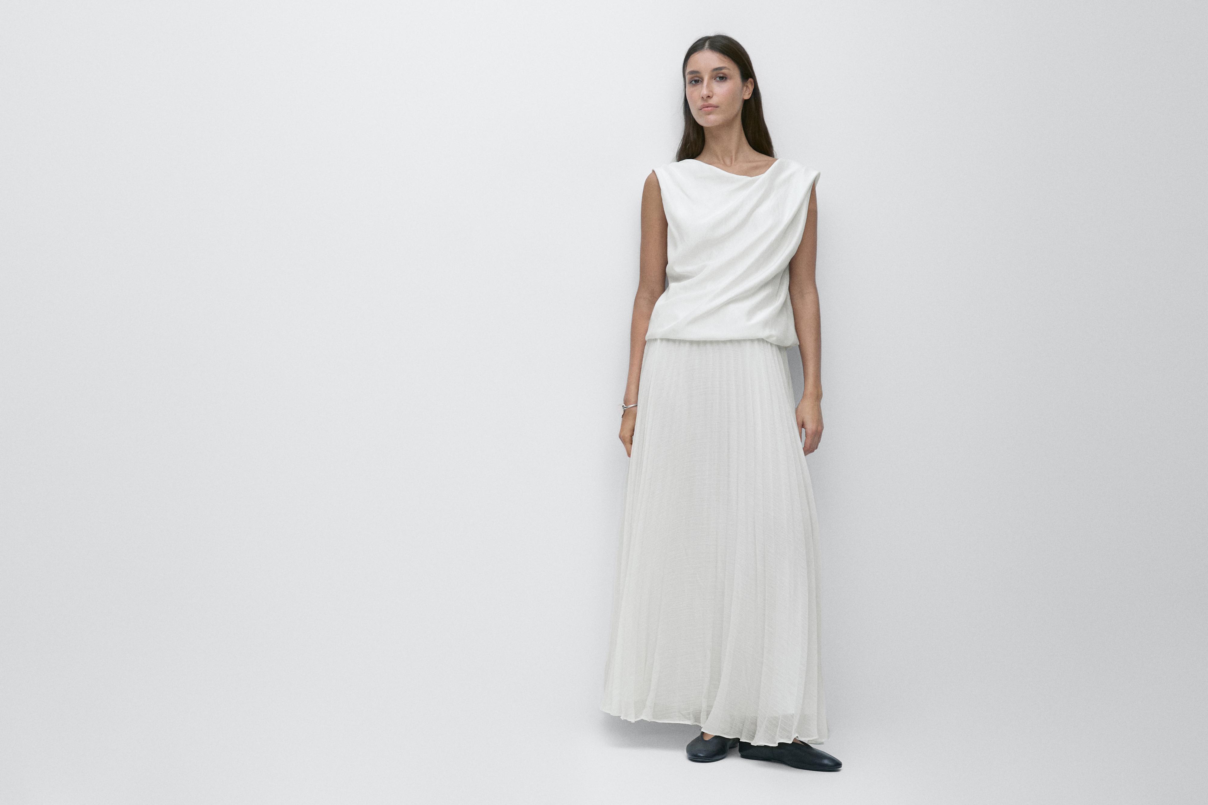 Long matching dress with pleated detail — Off white