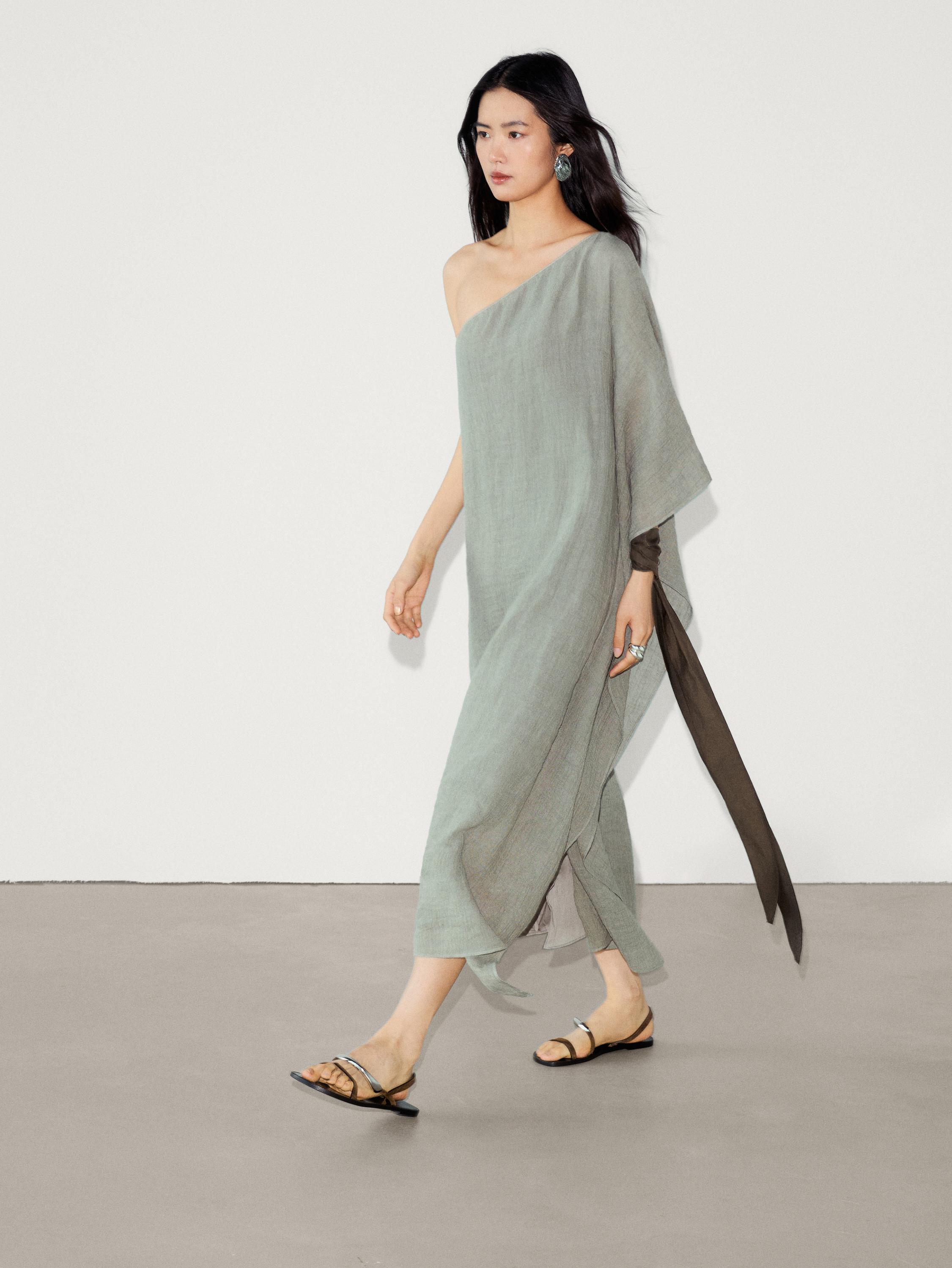 فستان كتان طويل بفتحة عنق غير متماثلة