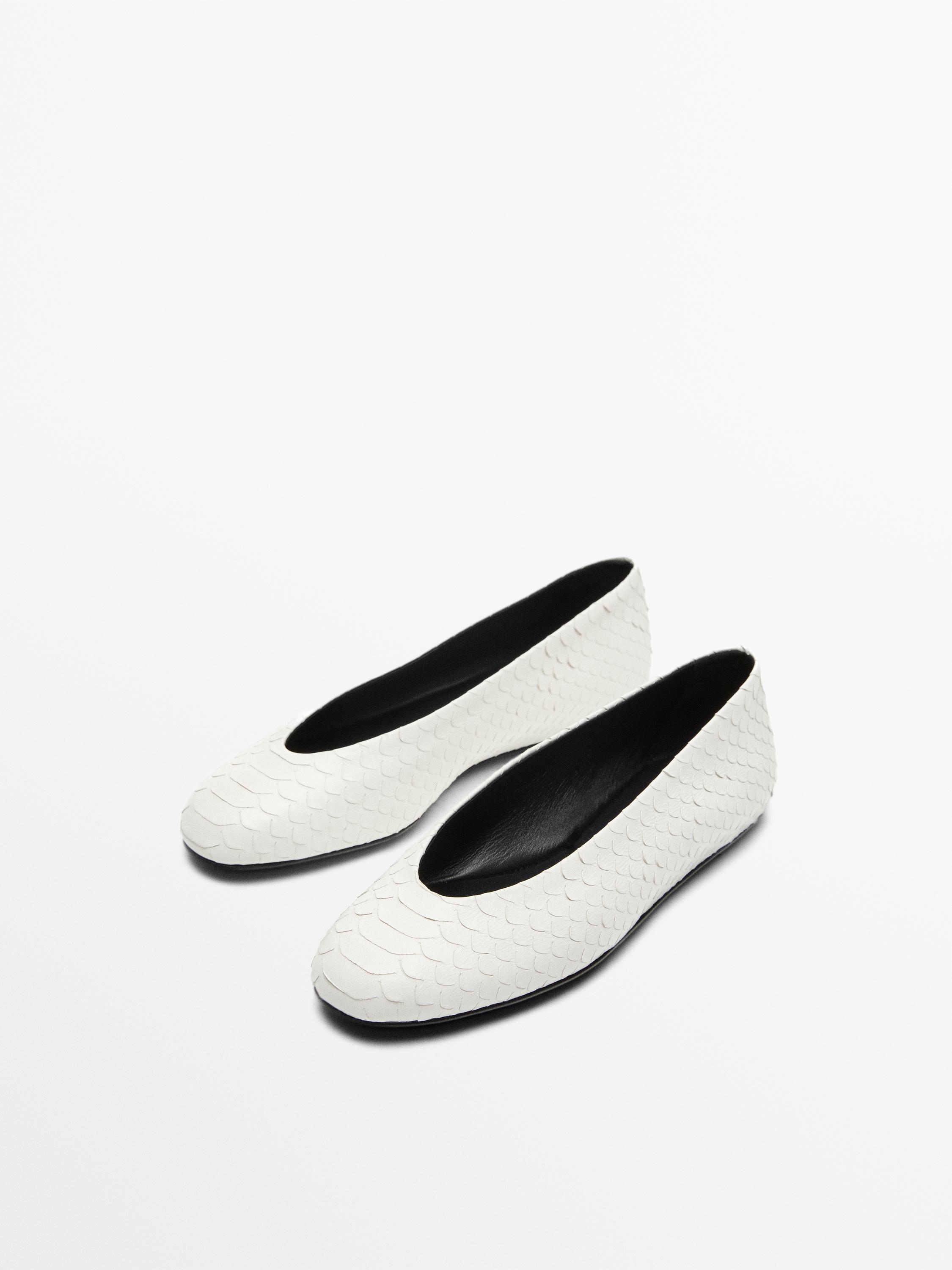 Ballet flats with leather detail
