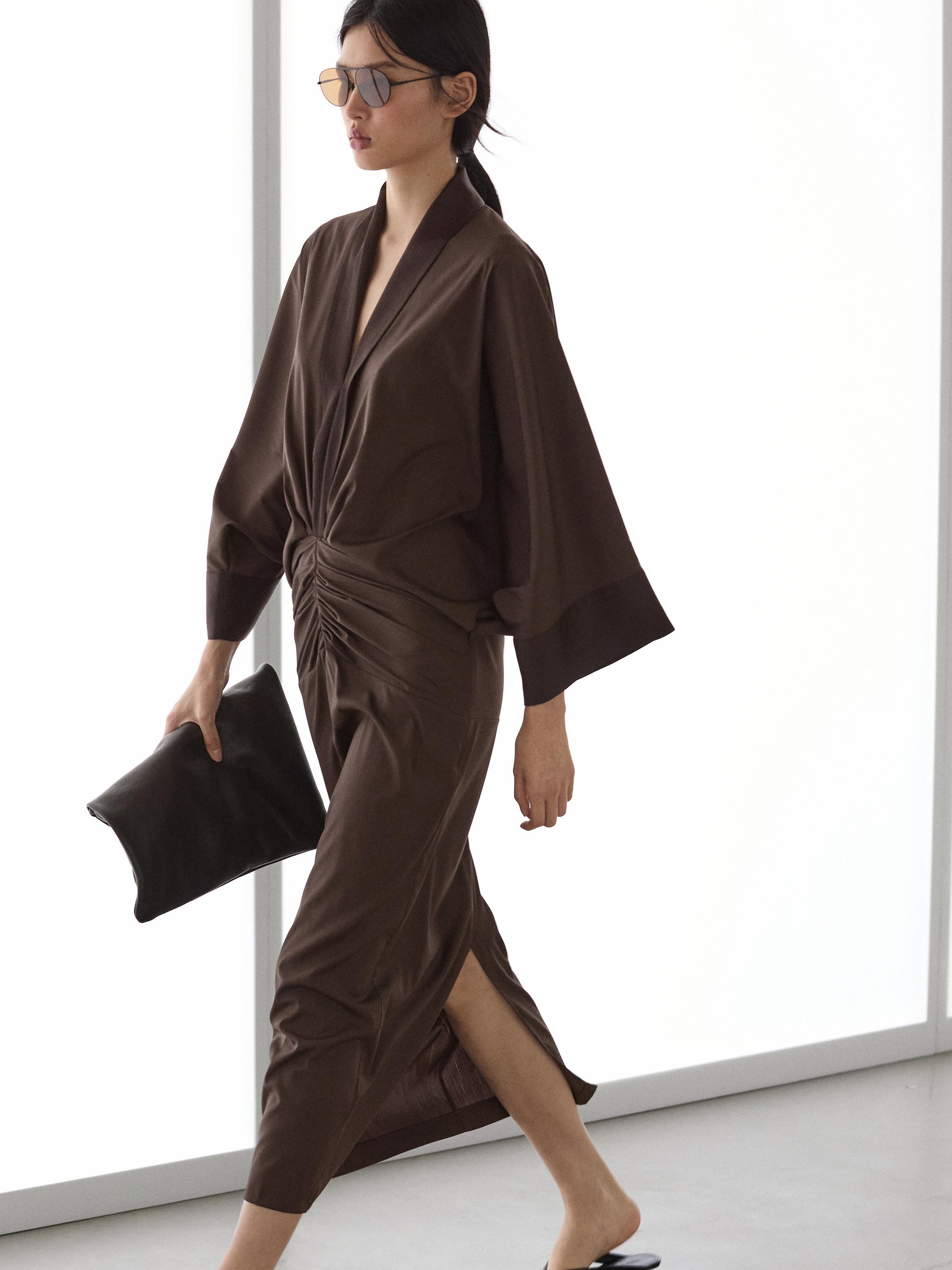 Long sleeve dress with gathered detail — Chocolate