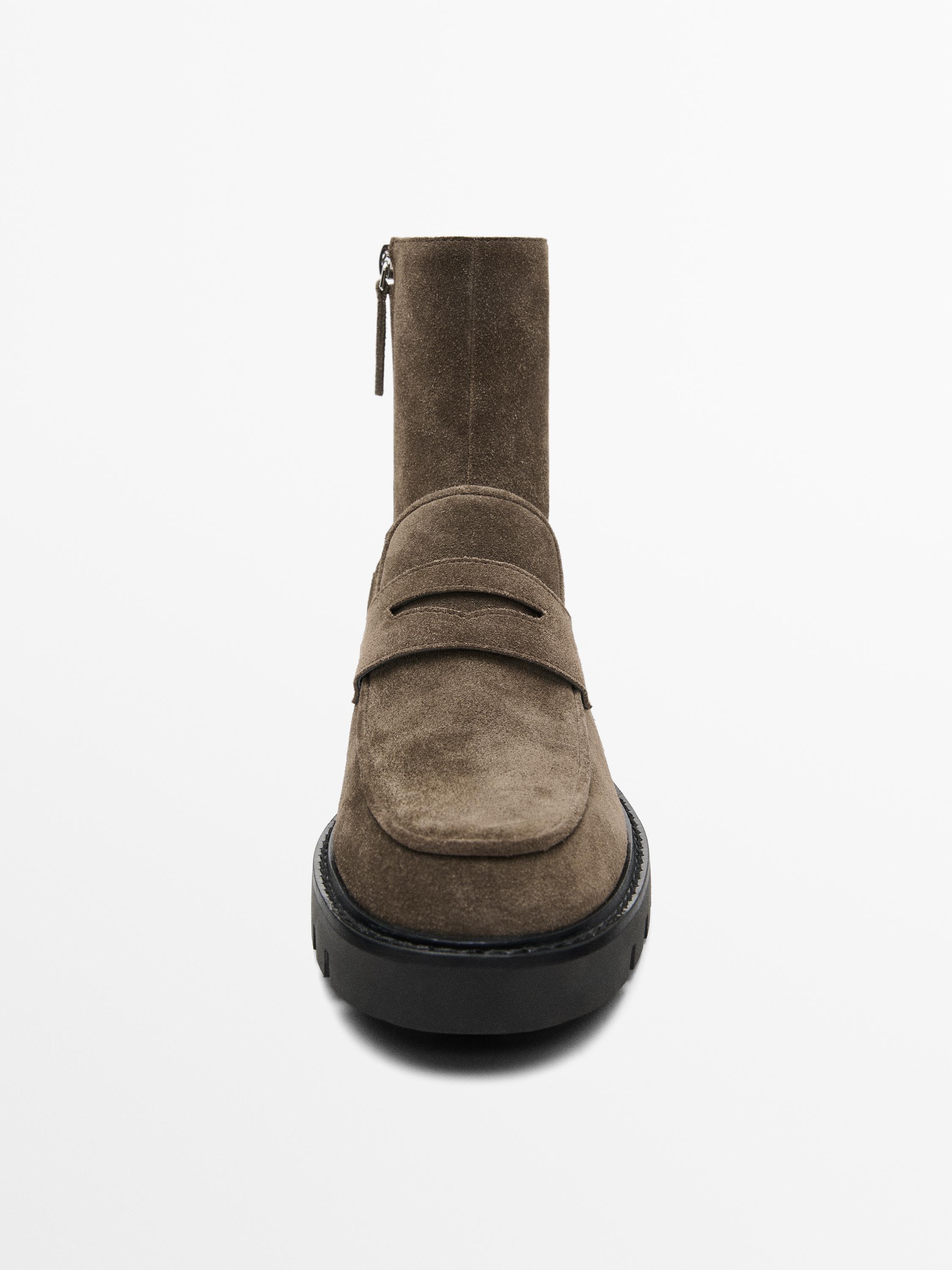 Track sole flat ankle boots