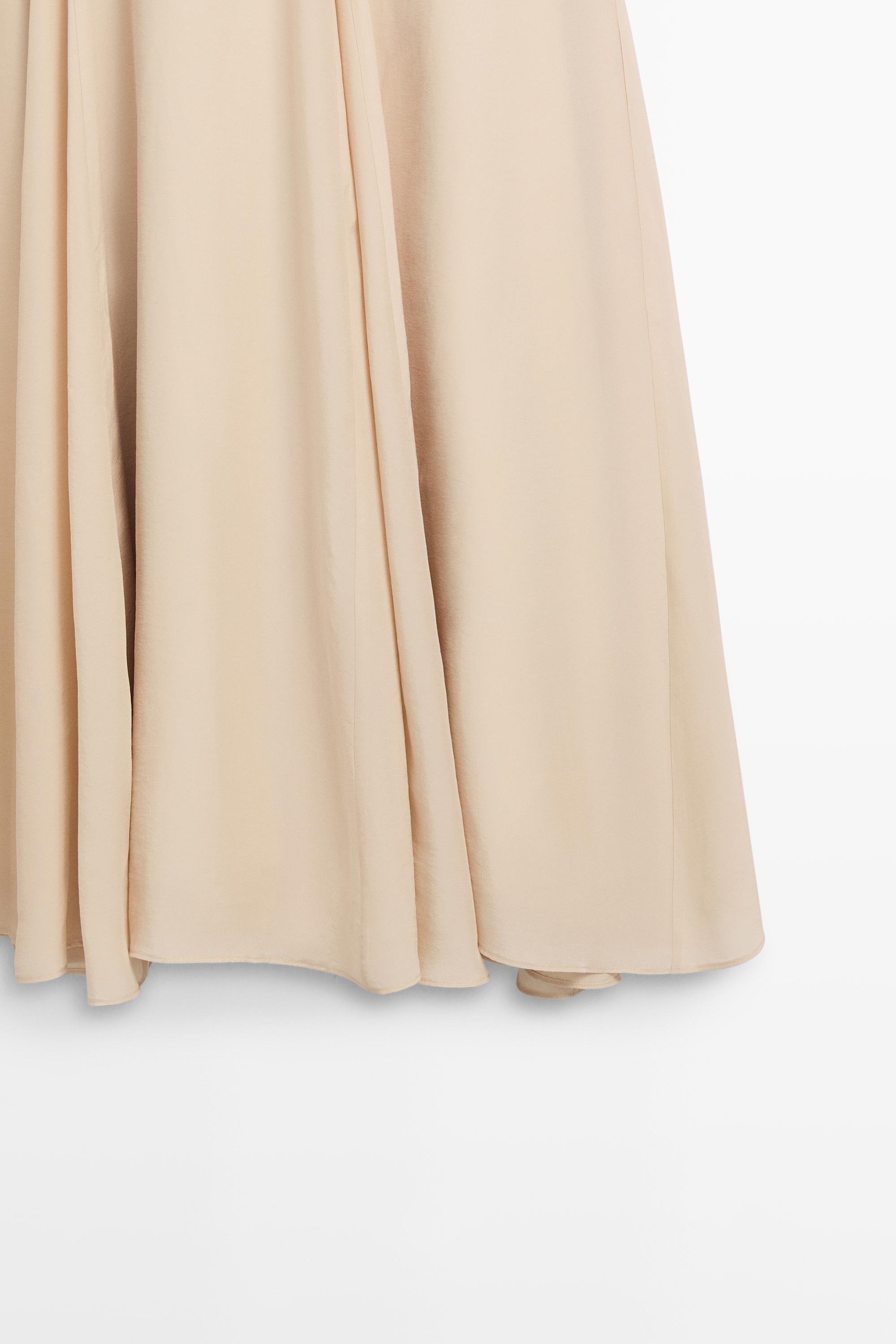Long flowing dress with ruffle detail — CHAMPAGNE