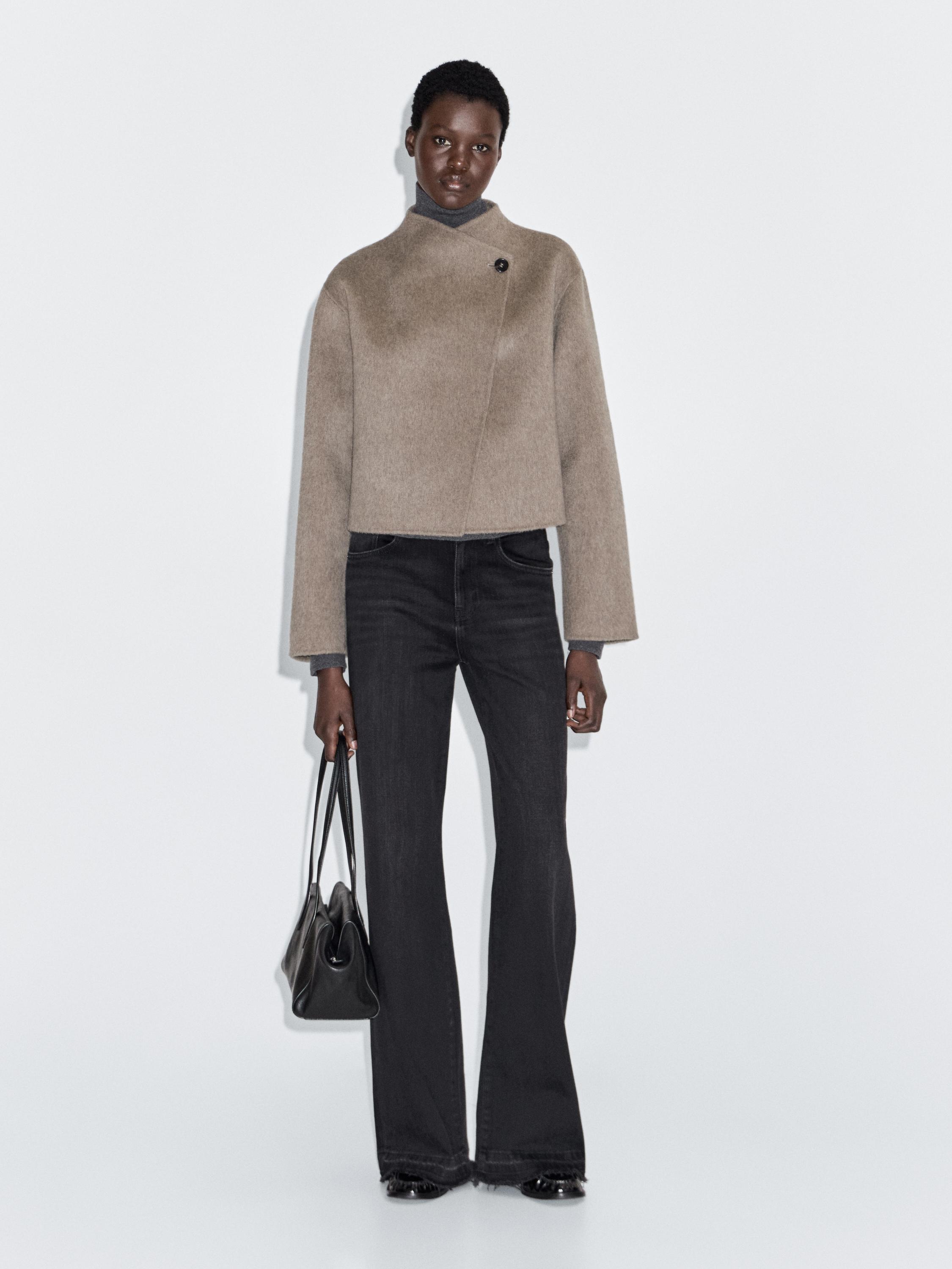 Abrigo corto acabado cepillado