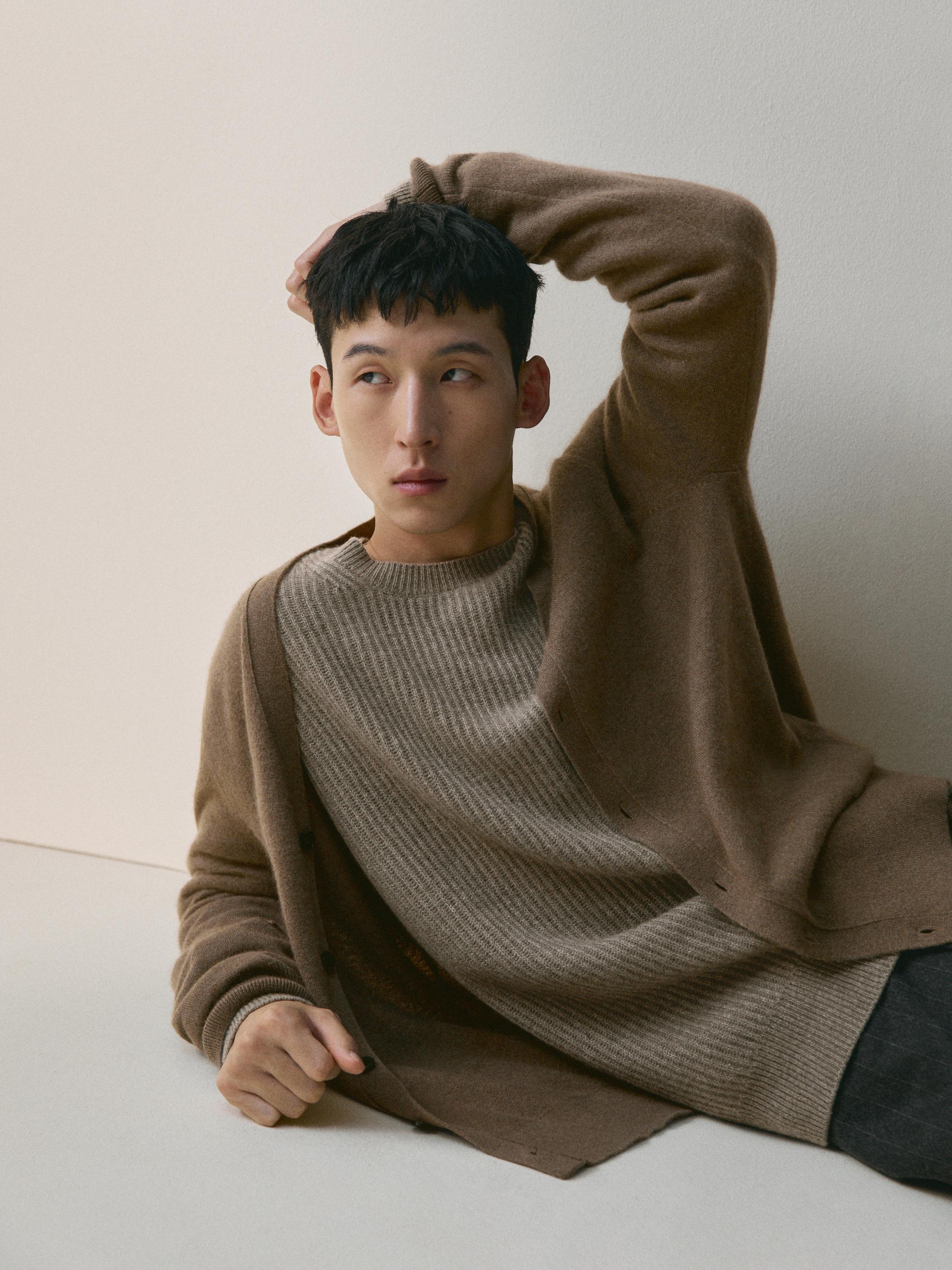 Cardigan aus 100 % Kaschmir mit V-Ausschnitt
