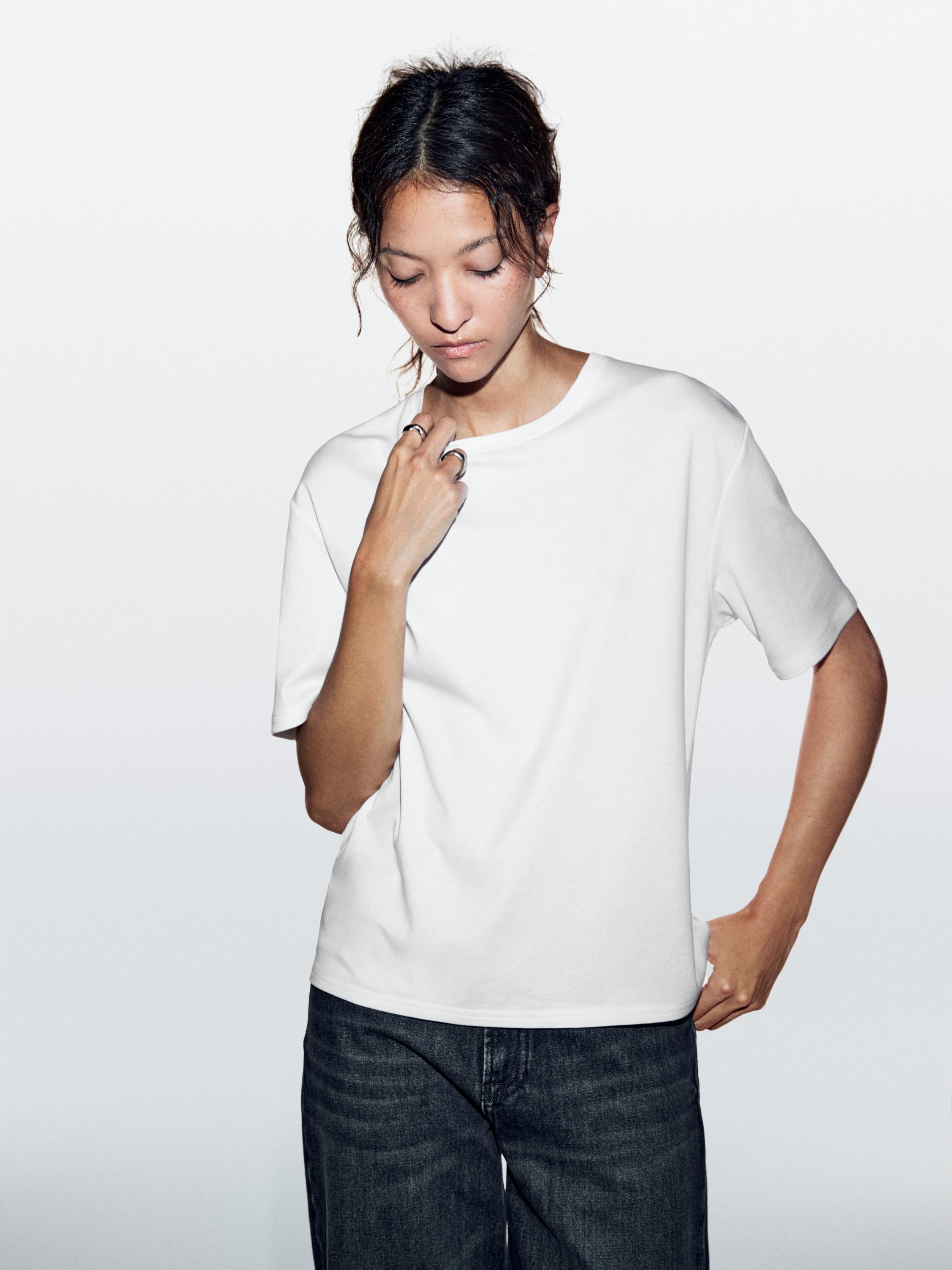 Short-sleeve T-shirt with back seam detail