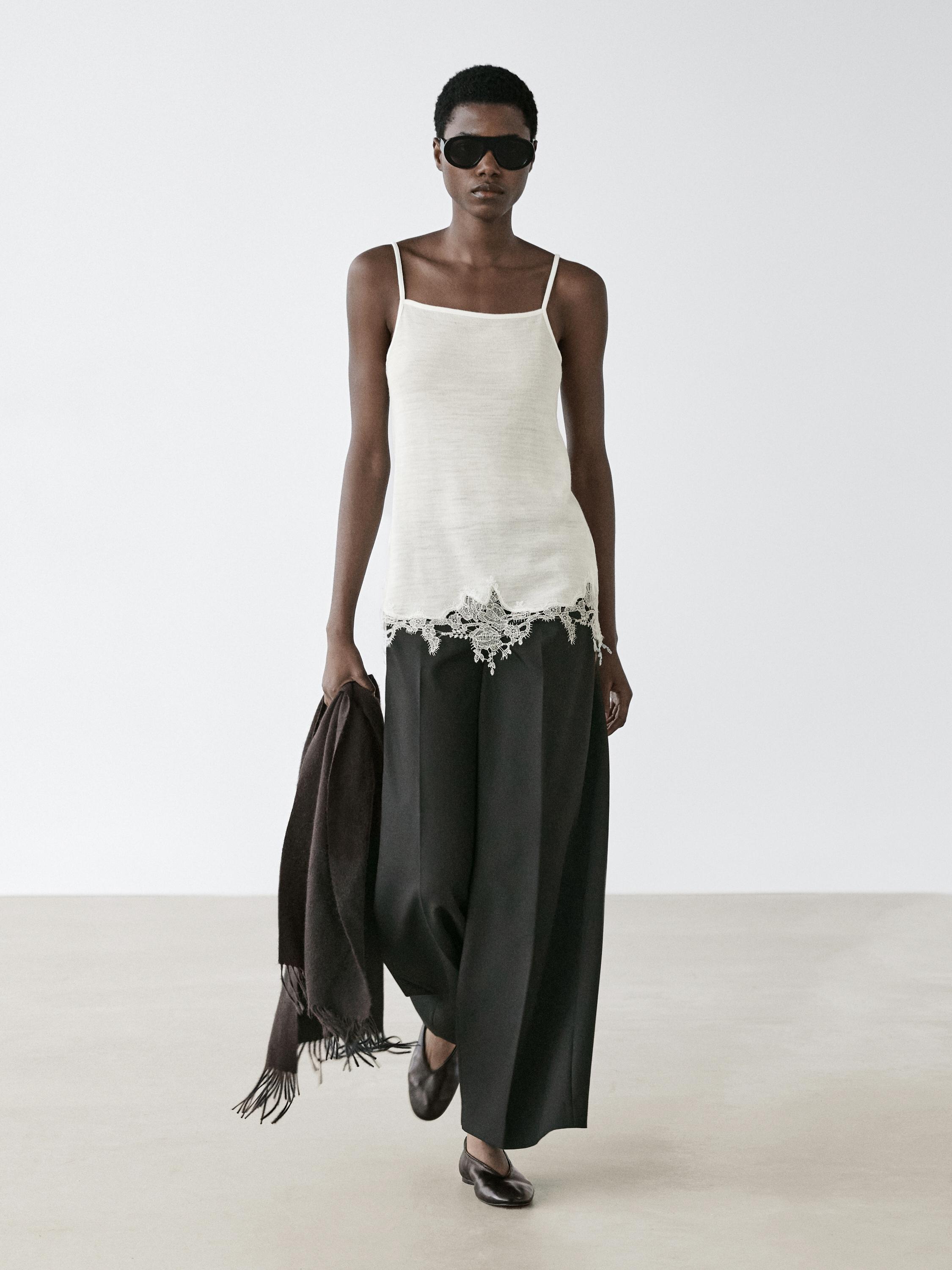 Top in Lingerie-Optik mit Spitzendetail