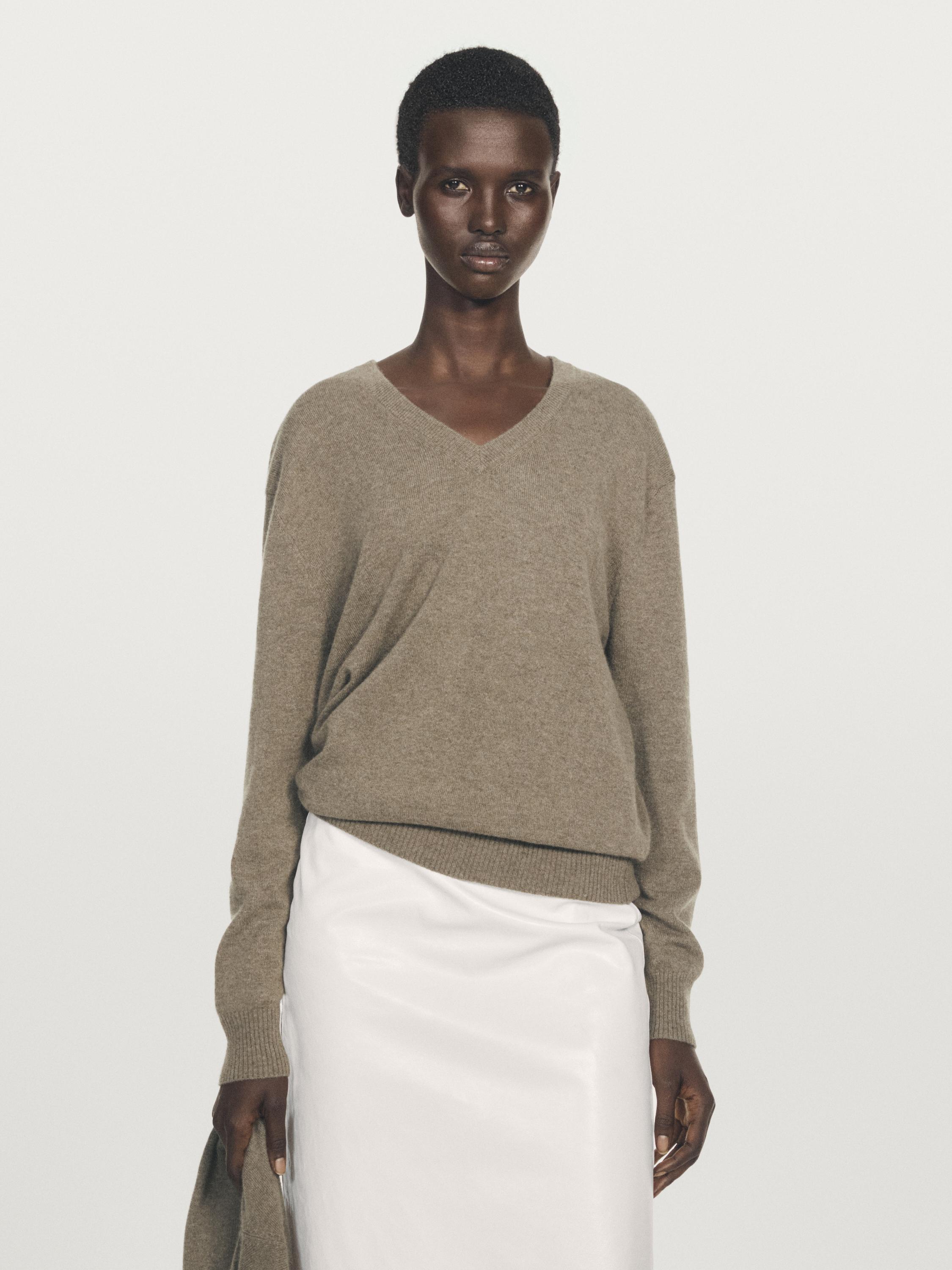 Knit 100% cashmere V-neck sweater