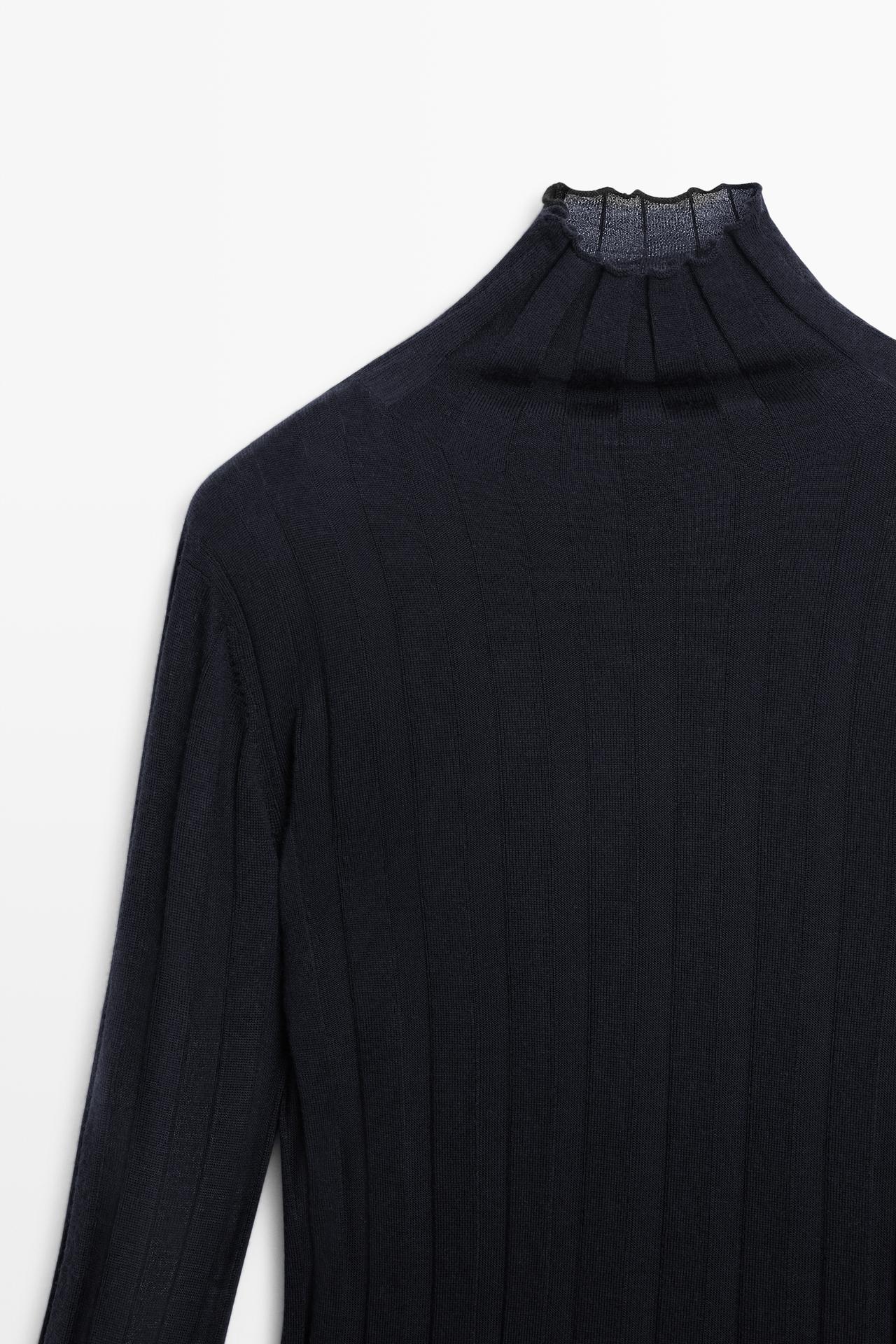 Ribbed high neck knit sweater — NAVY BLUE