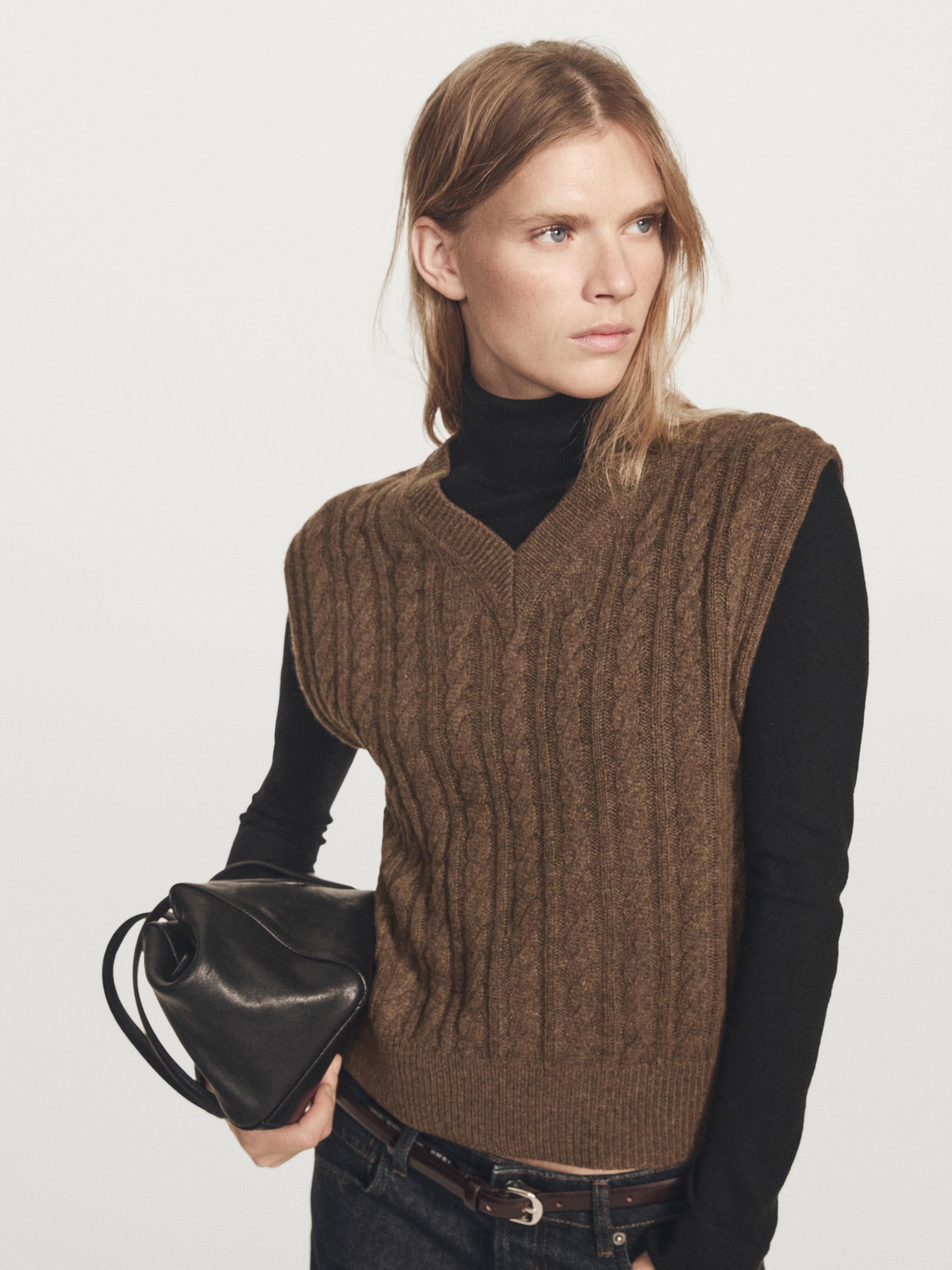 Wool blend V-neck knitted waistcoat