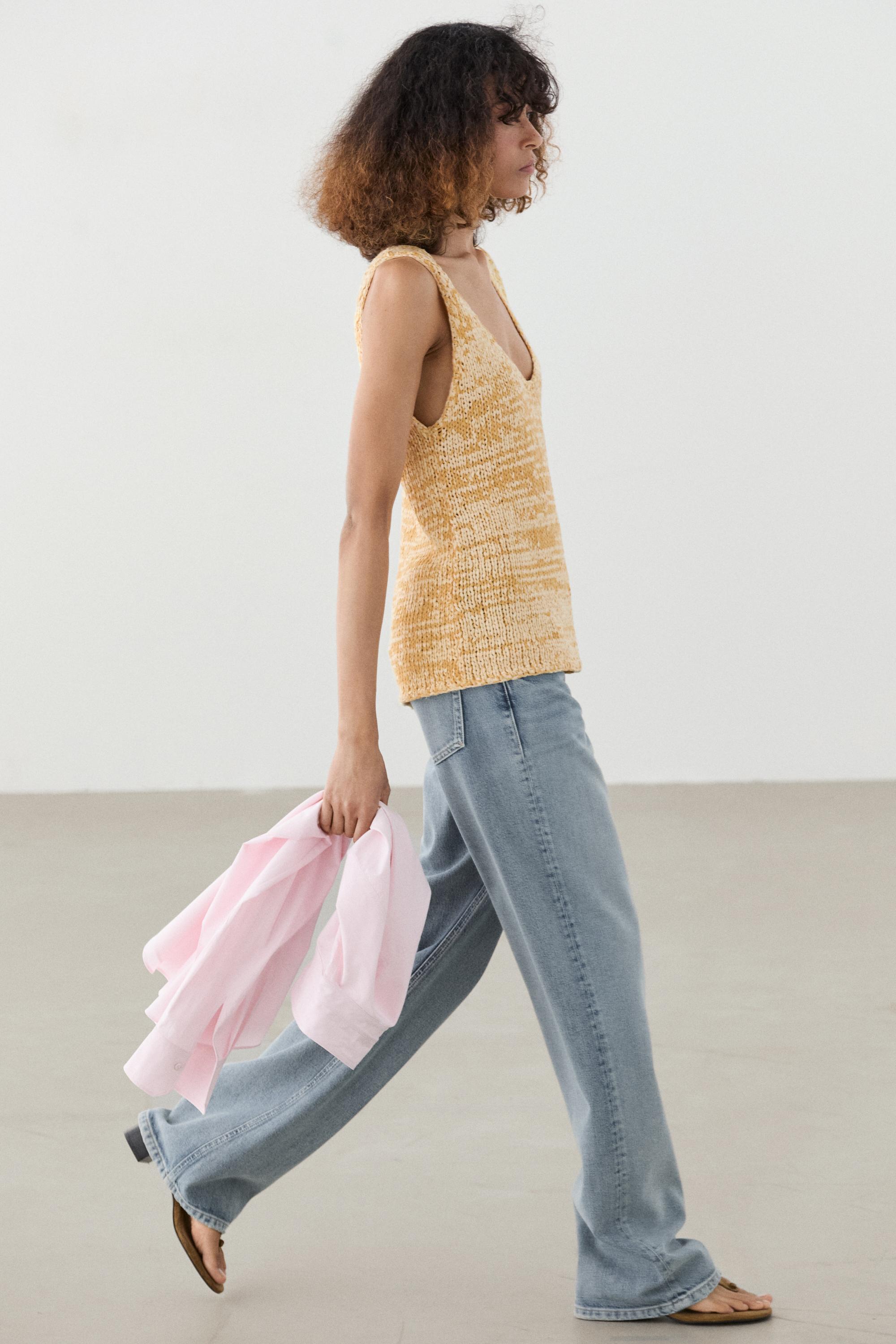 Round neck knit top — YELLOW