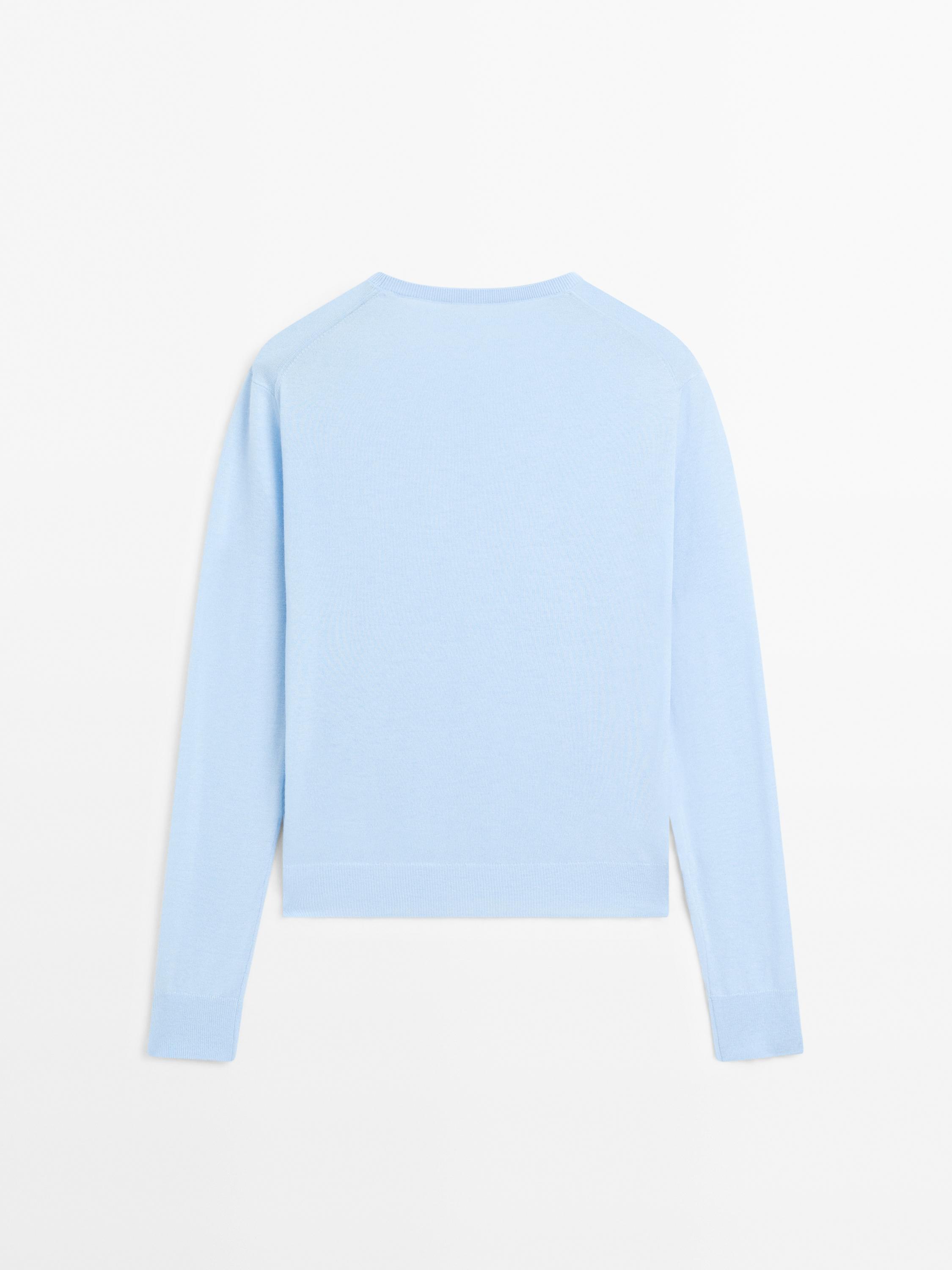 Wool blend knit sweater with crew neck