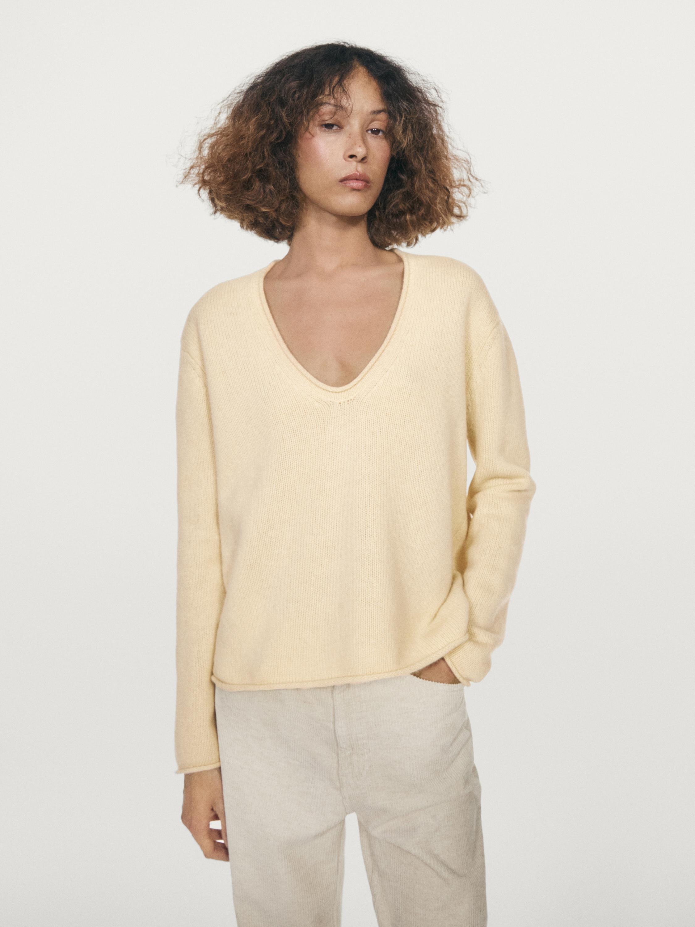 100% wool V-neck knit sweater