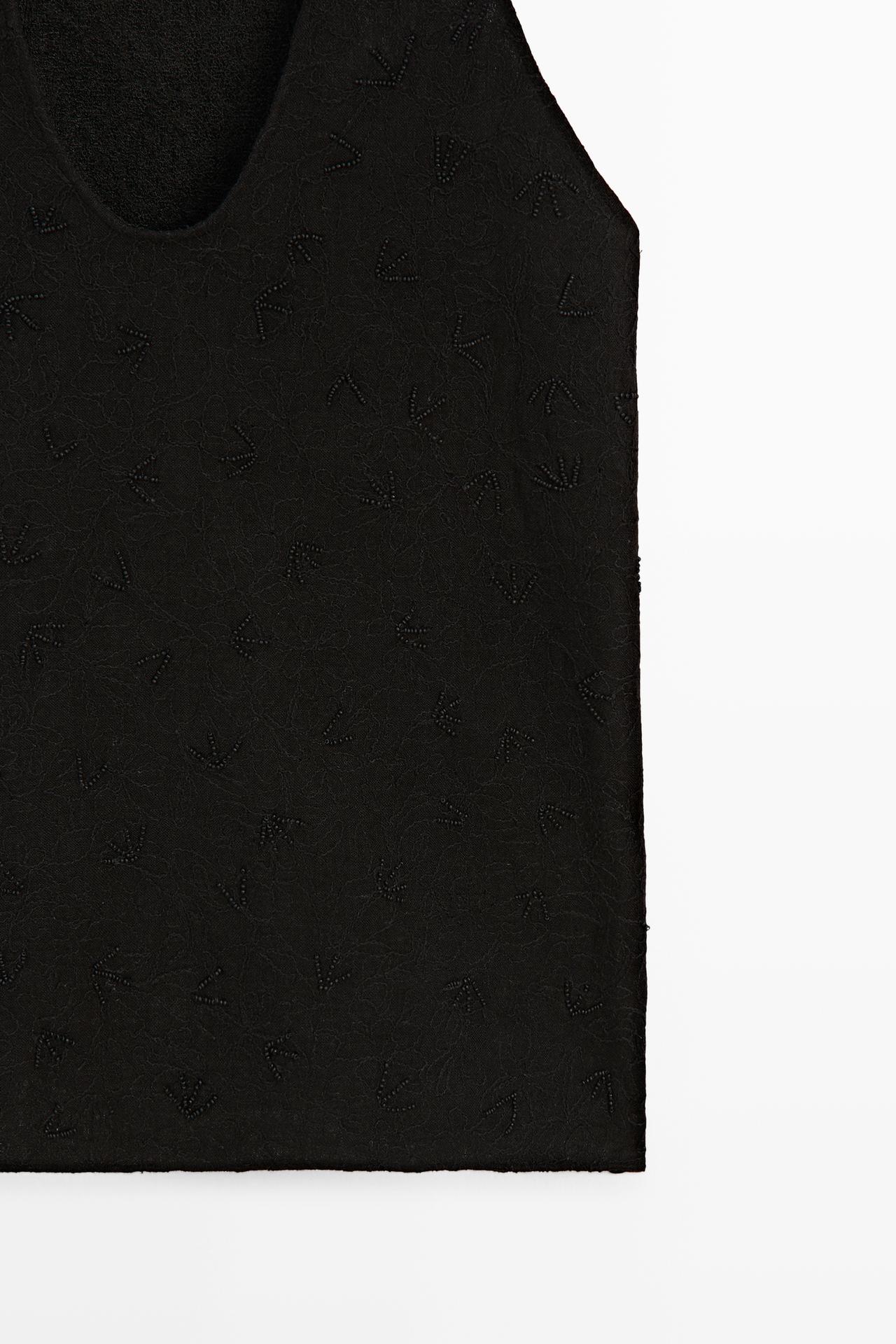 Flowing top with embroidery — BLACK