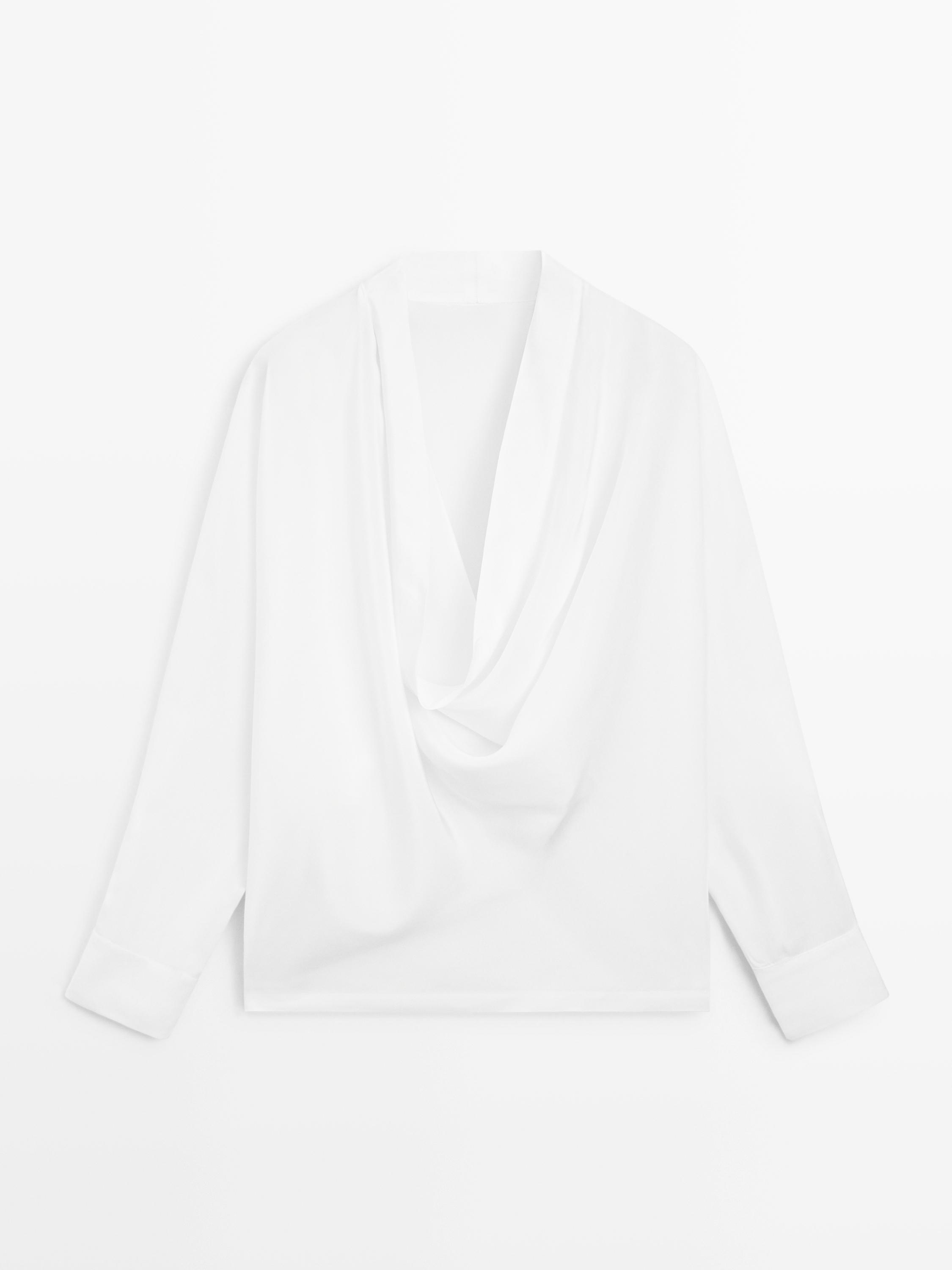 Camisa fluida detalle escote drapeado