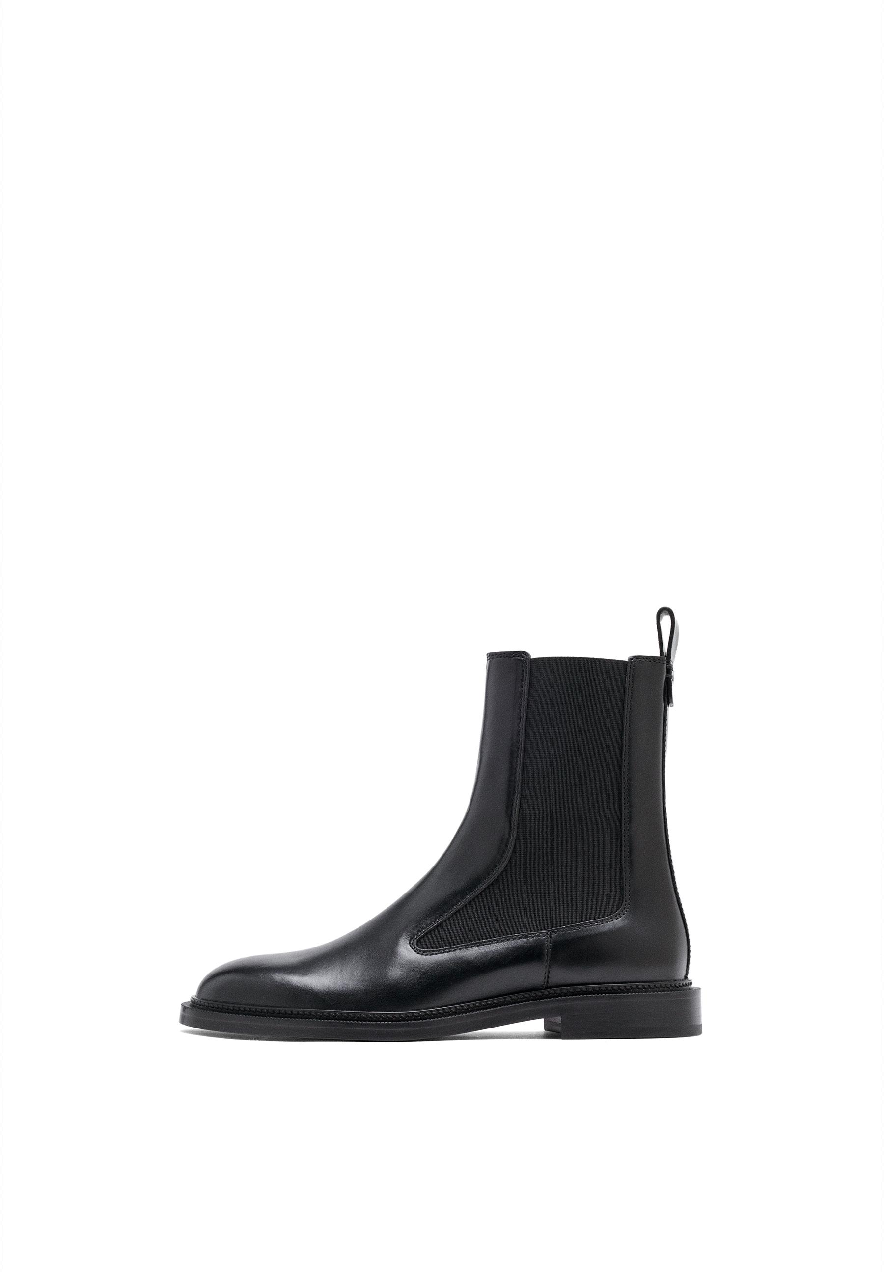 Flat leather Chelsea boots — BLACK