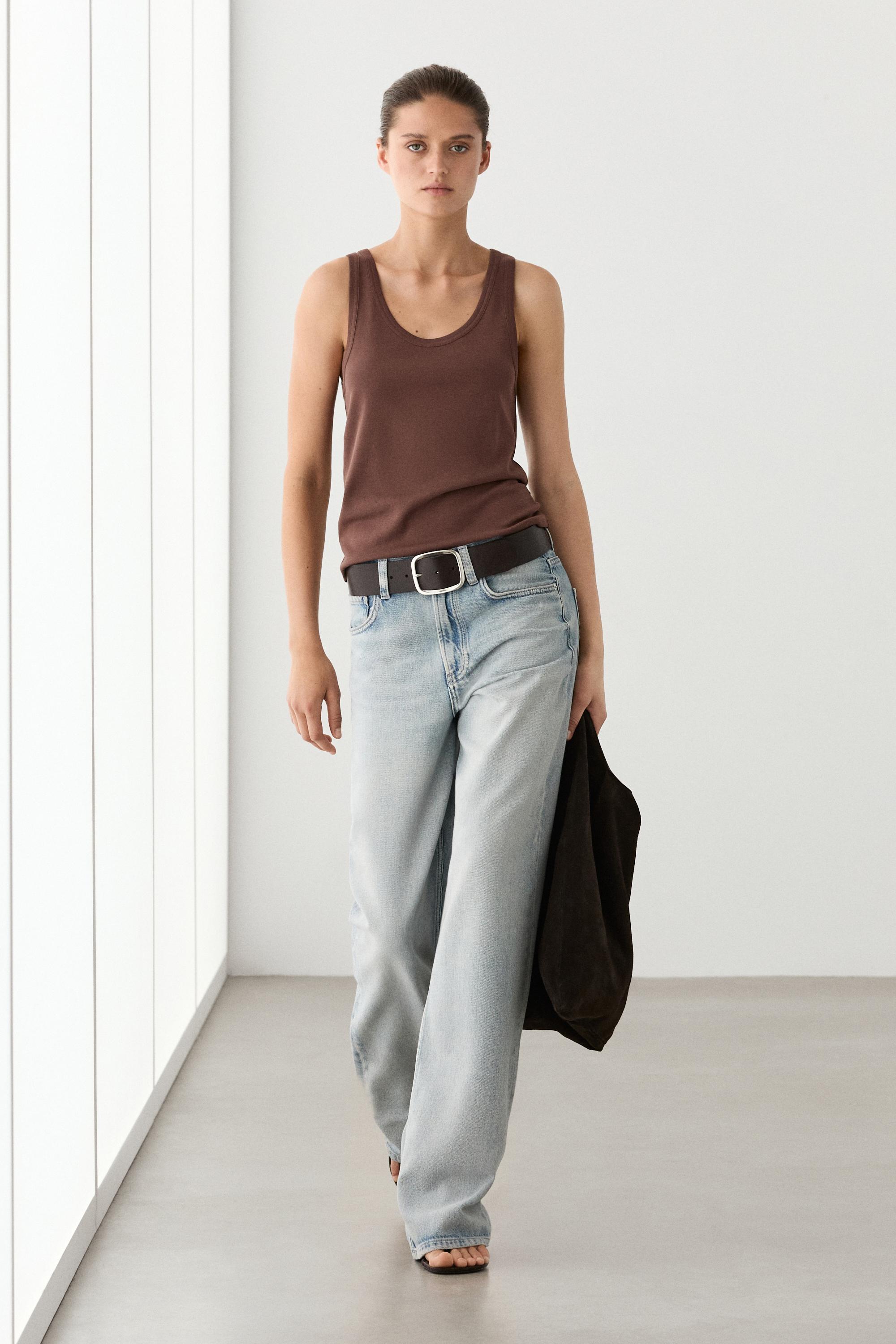 Sleeveless 100% cotton T-shirt