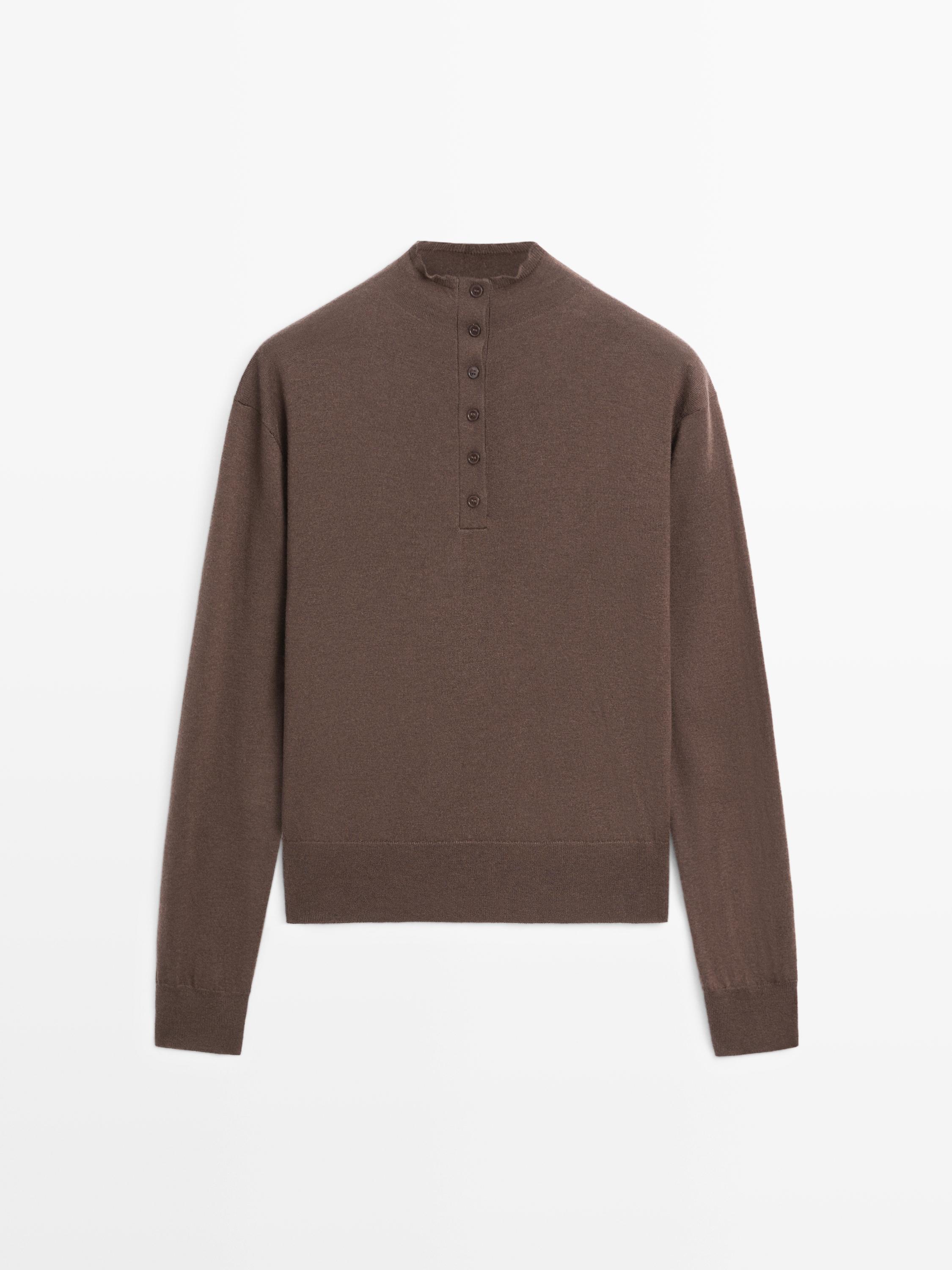 Buttoned mock turtleneck knit sweater — BROWN