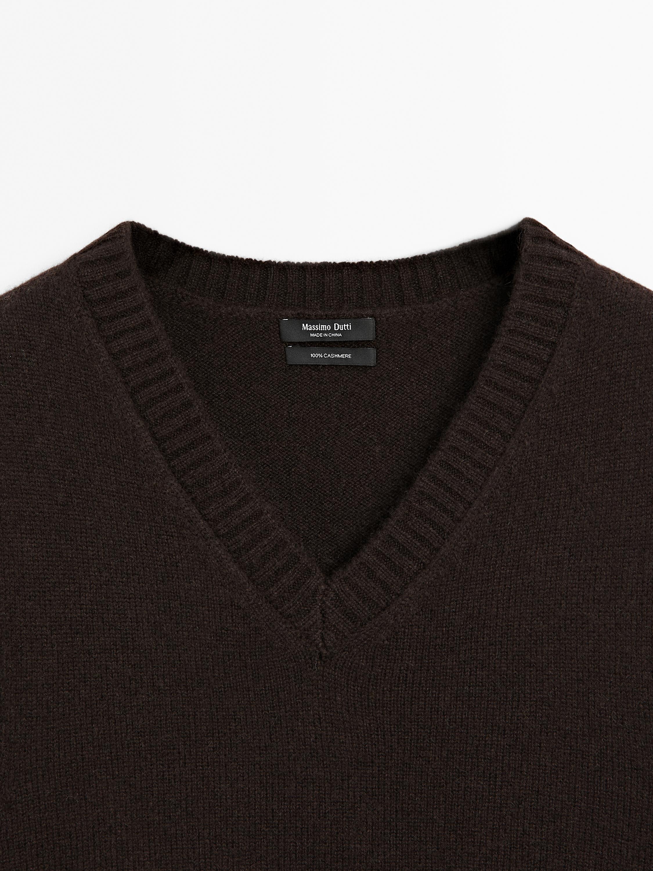 100% cashmere V-neck vest