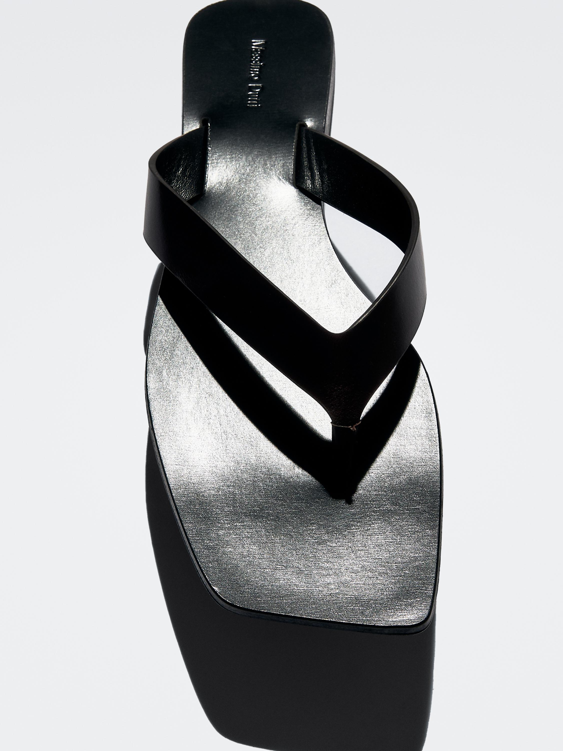 Leather toe divider sandals