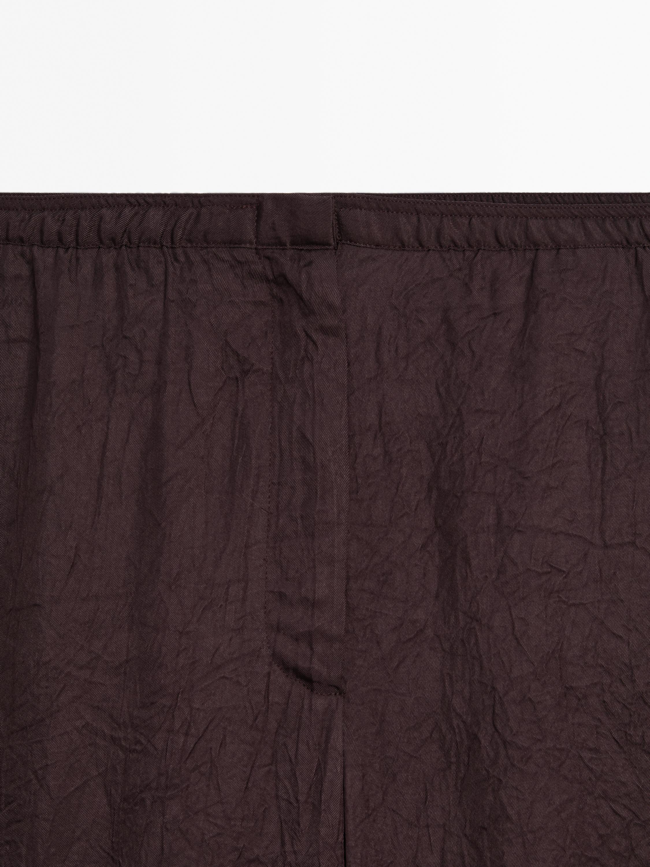 Pantalón fluído efecto engurrado