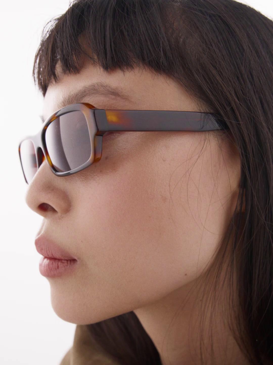 Obdélníkové sluneční brýle s efektem želvoviny