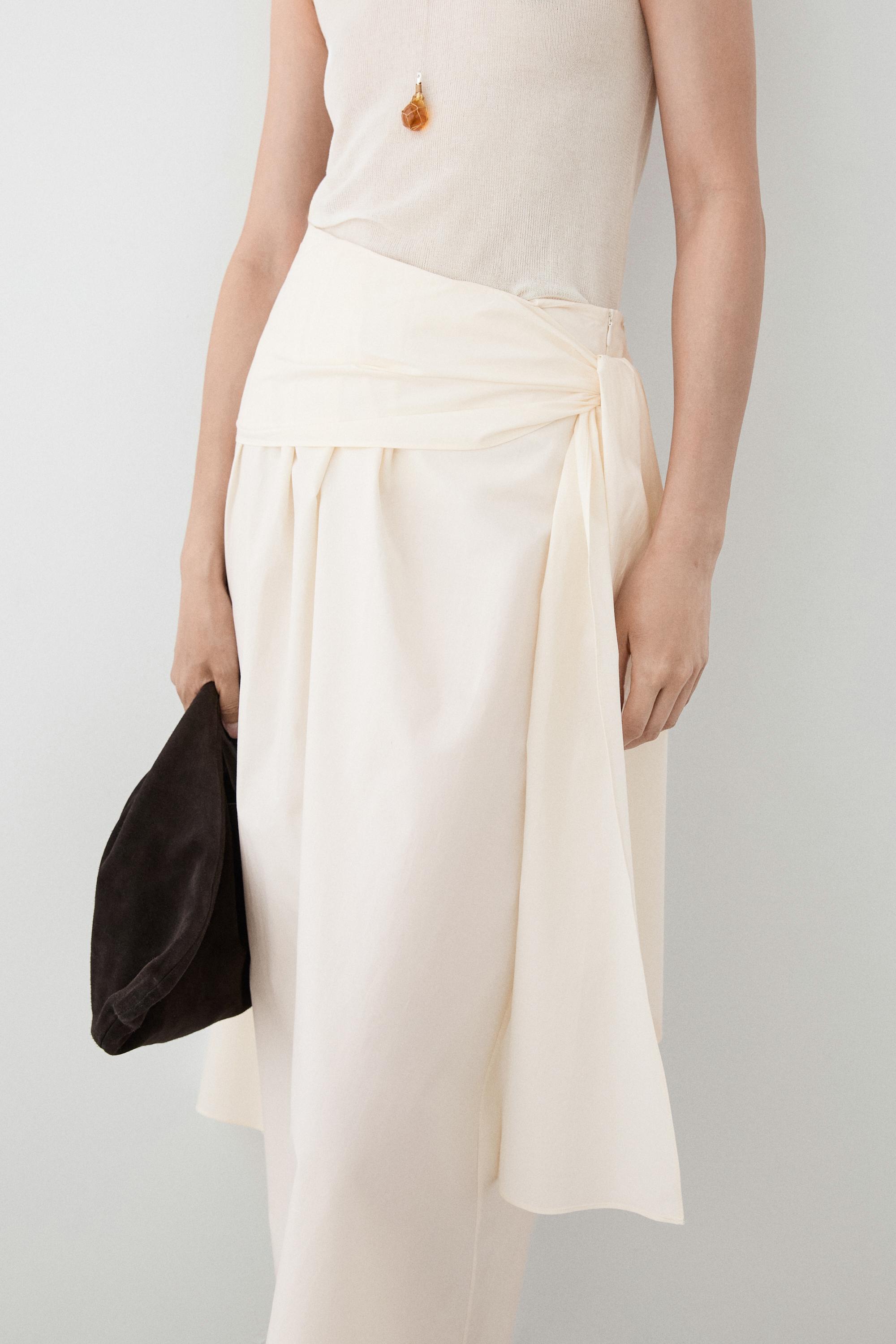 Falda fluida detalle pañuelo