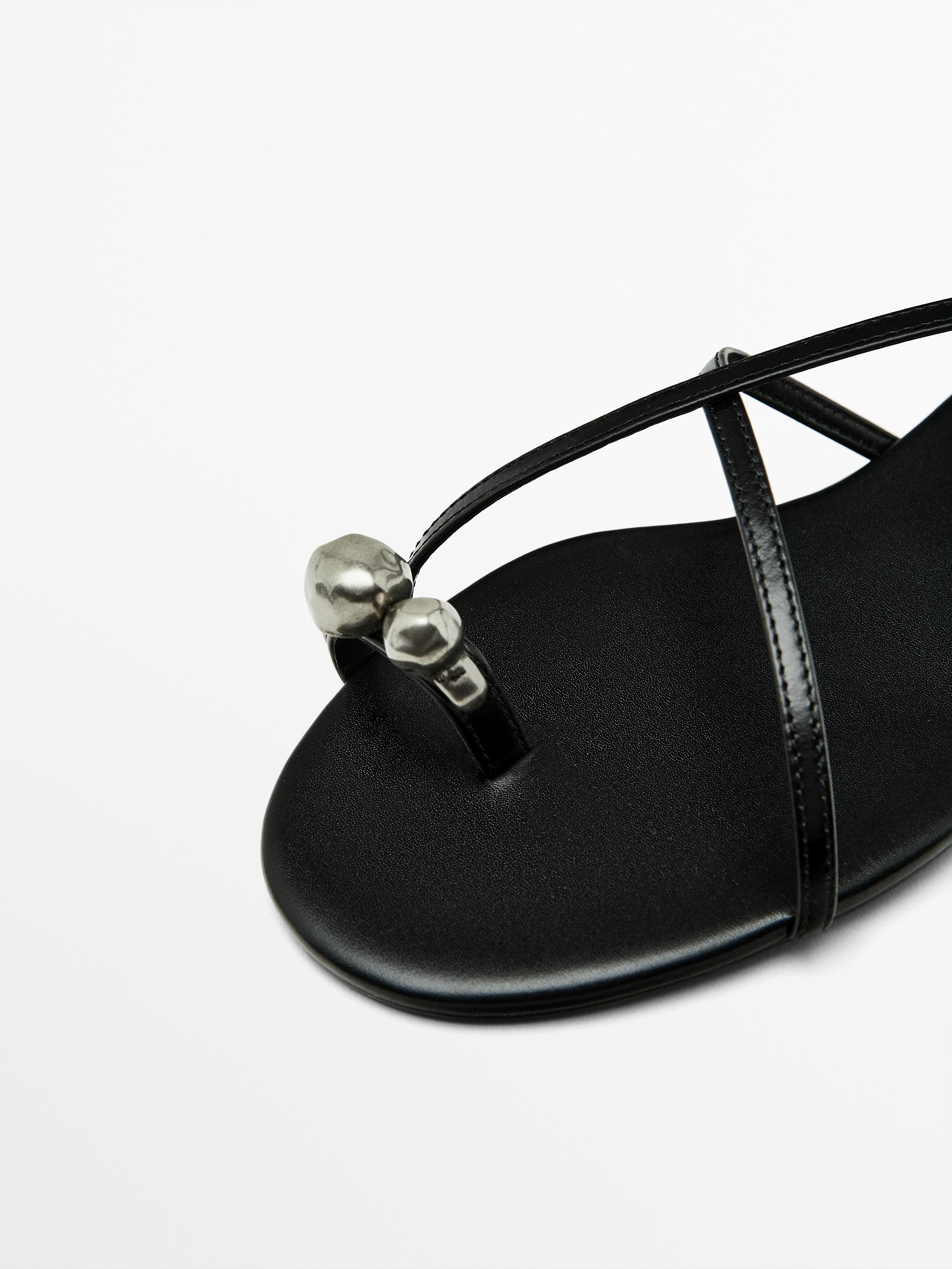 Metal piece toe strap sandals