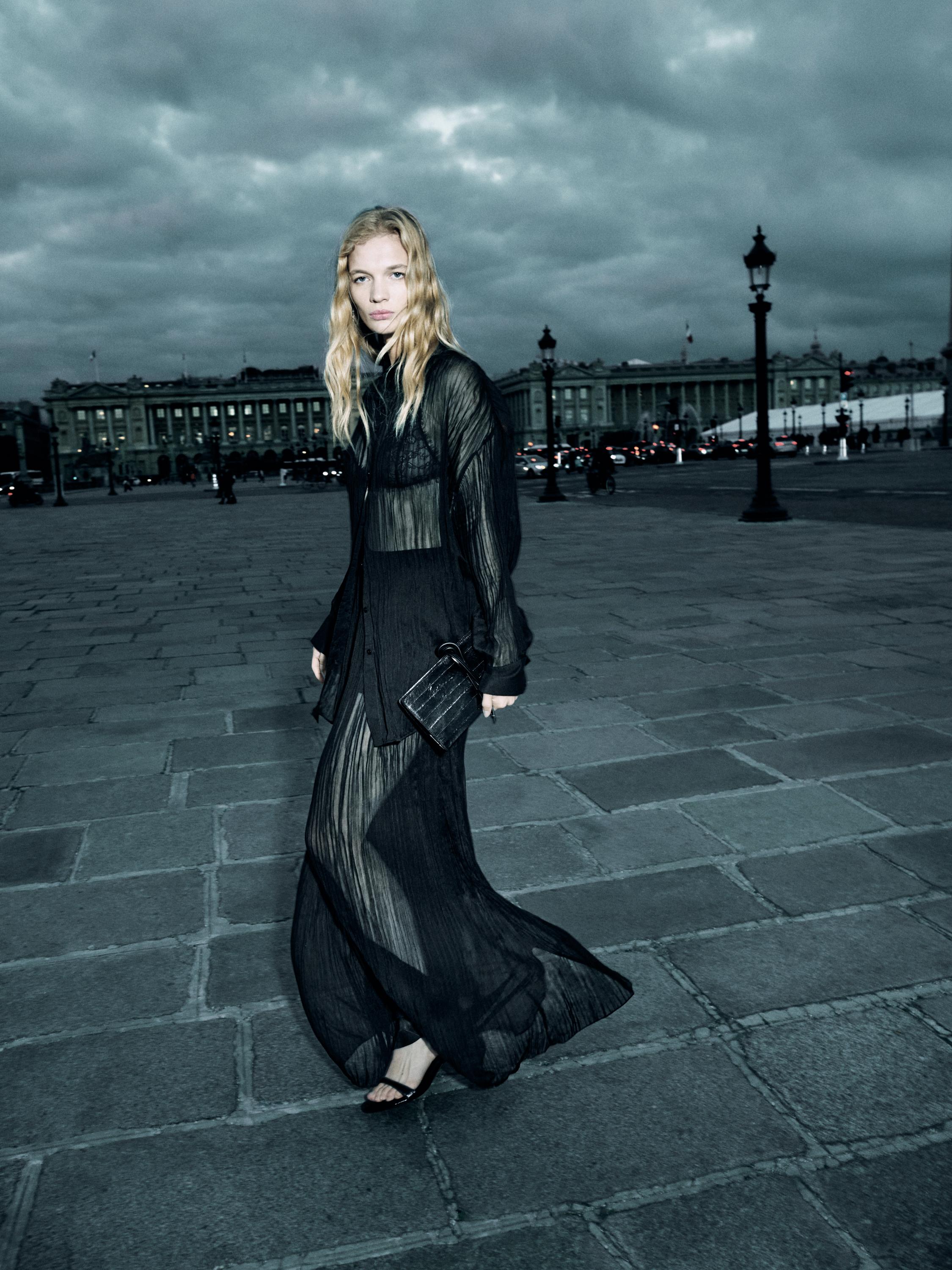 Pleated wide-leg trousers