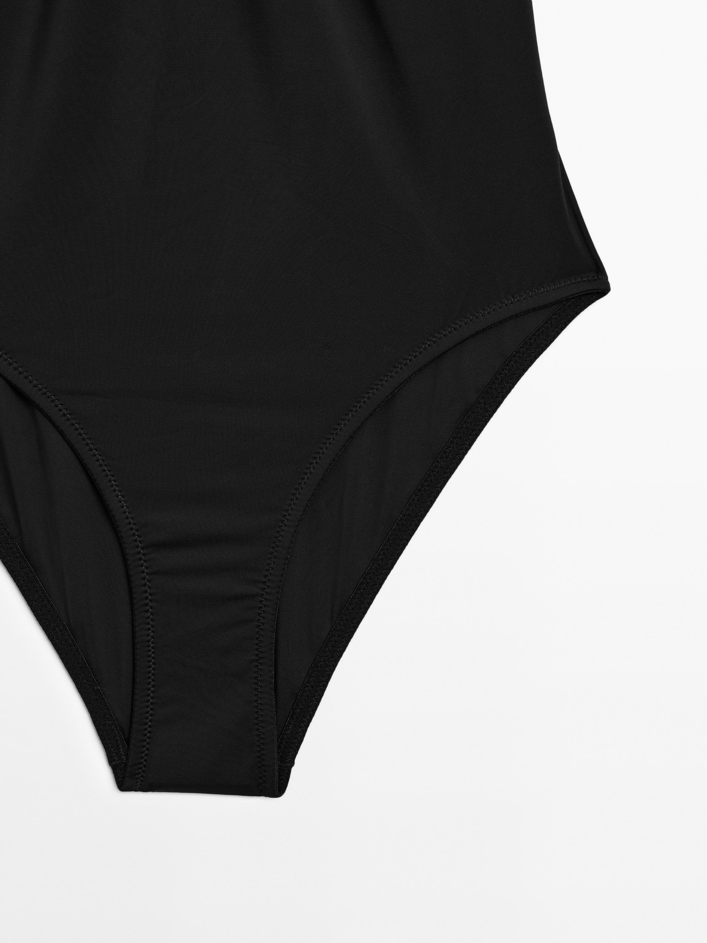 Bañador bandeau detalle pieza metálica