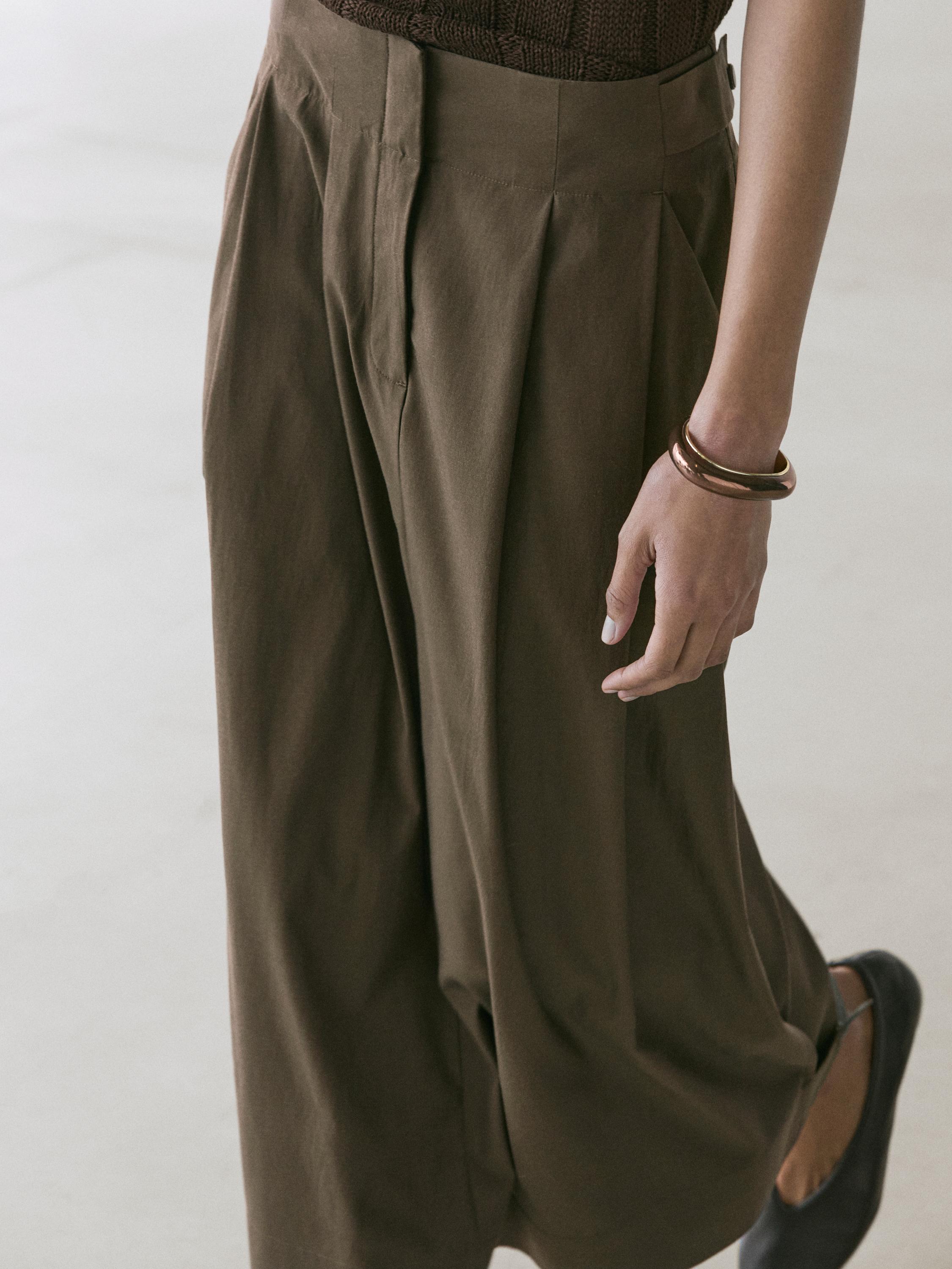 Midi skirt with box pleats — KHAKI