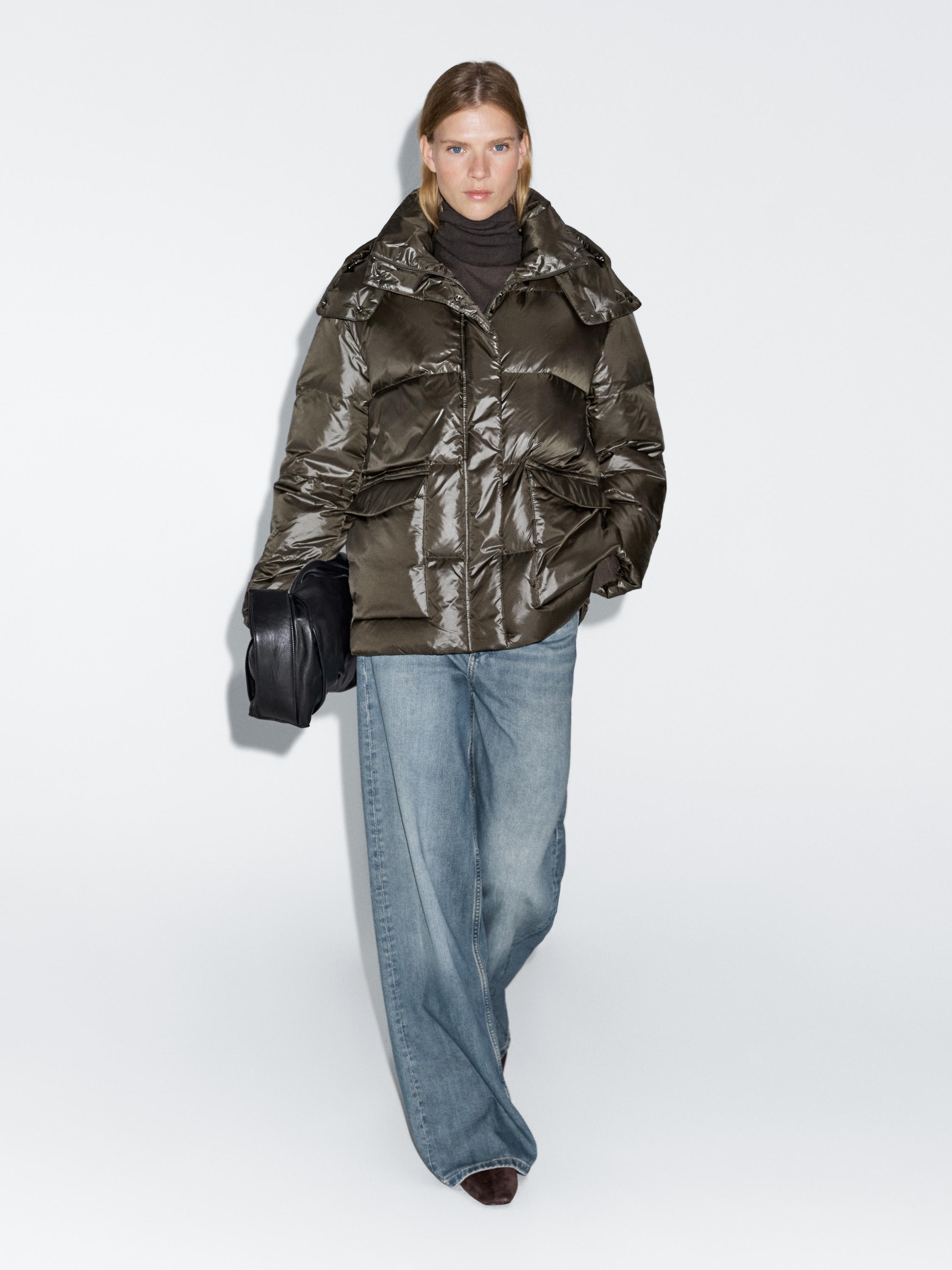 Short water-repellent puffer jacket with hood