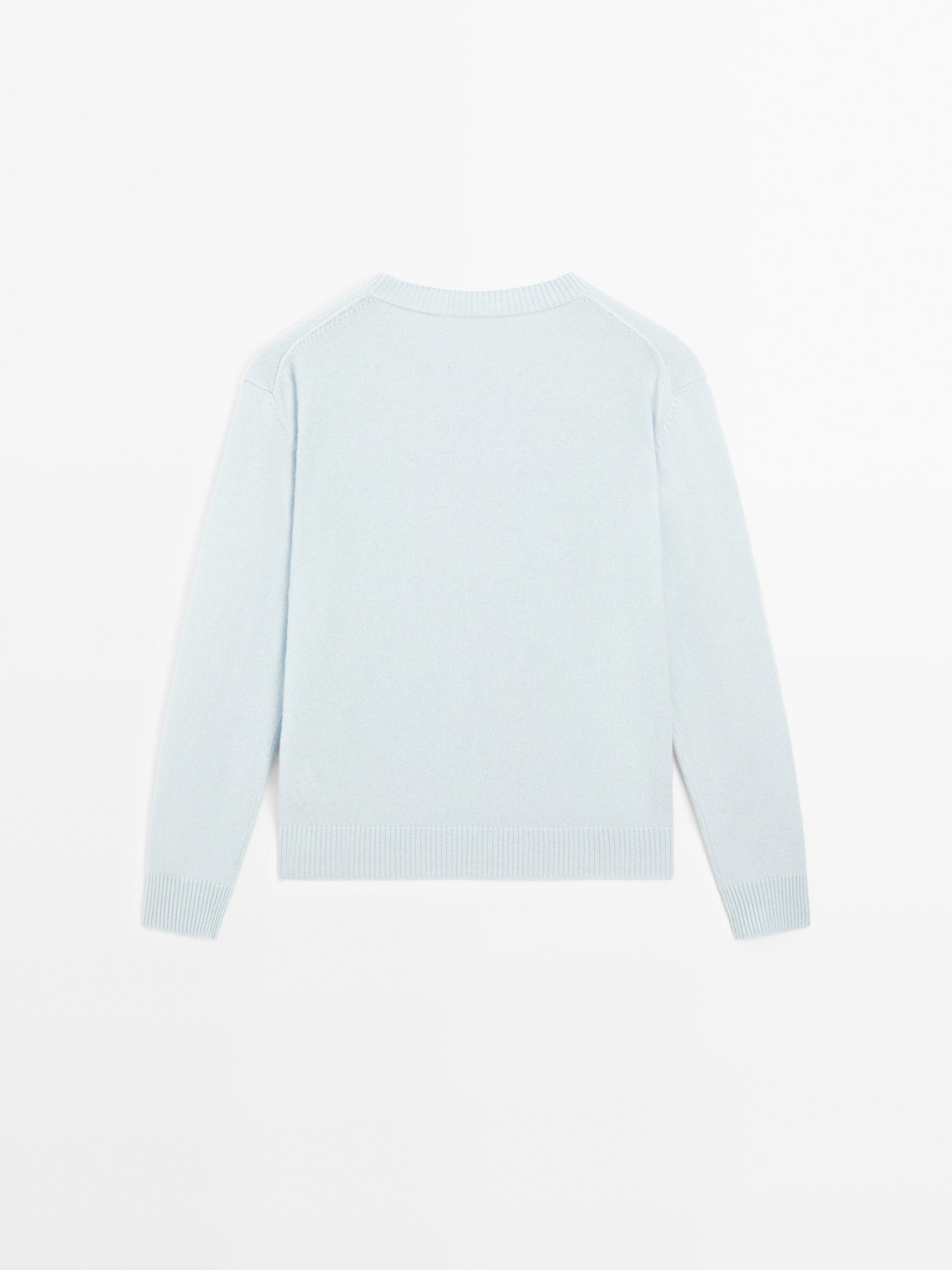 100% cashmere crew neck sweater