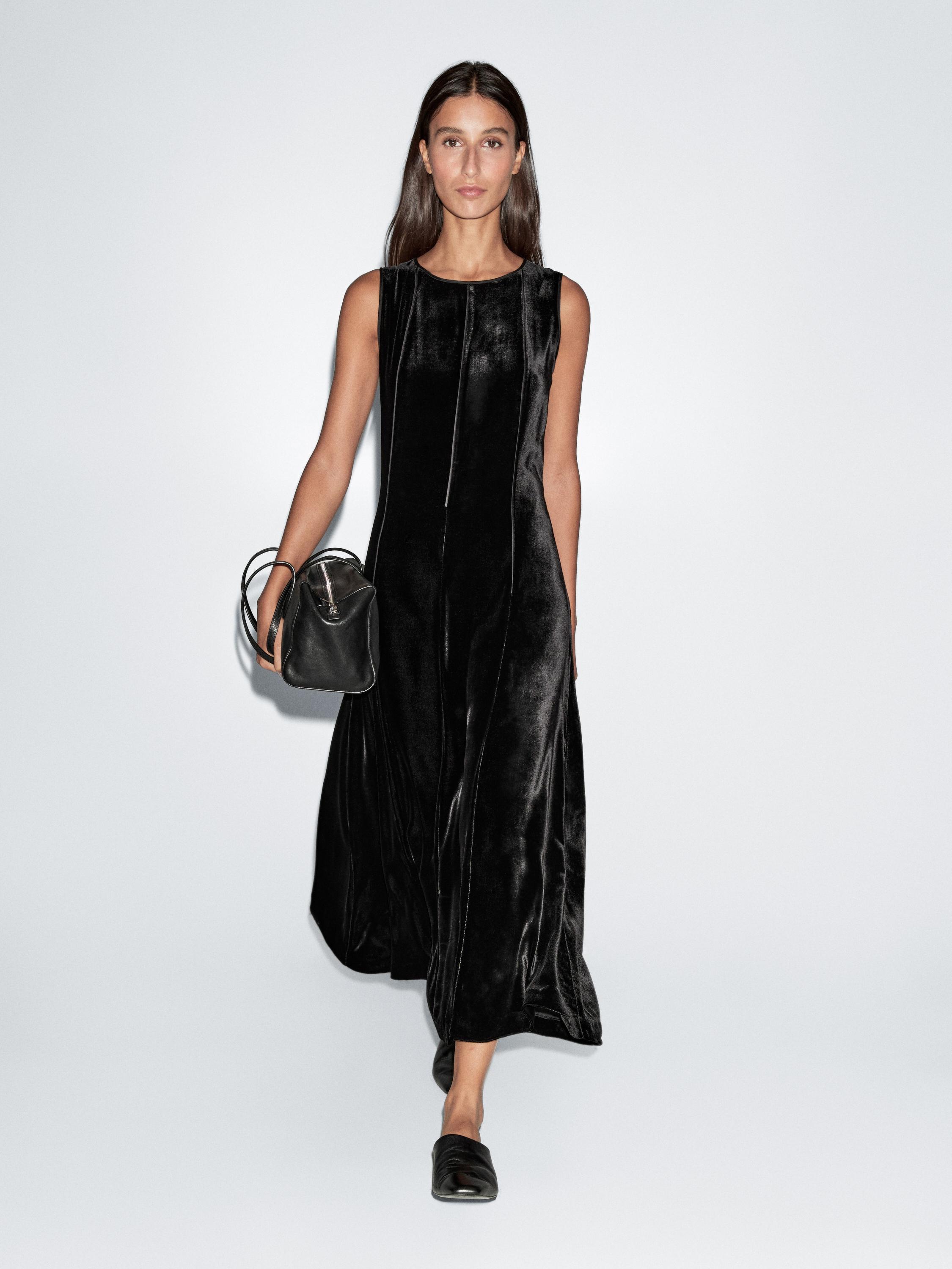 فستان مخملي متوسط الطول بتفصيل متباين