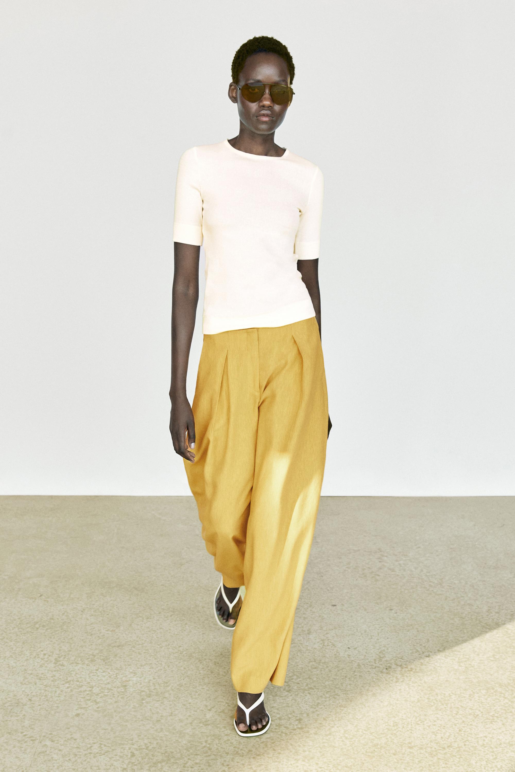 Wide-leg flowing linen blend pleated pants — MUSTARD YELLOW