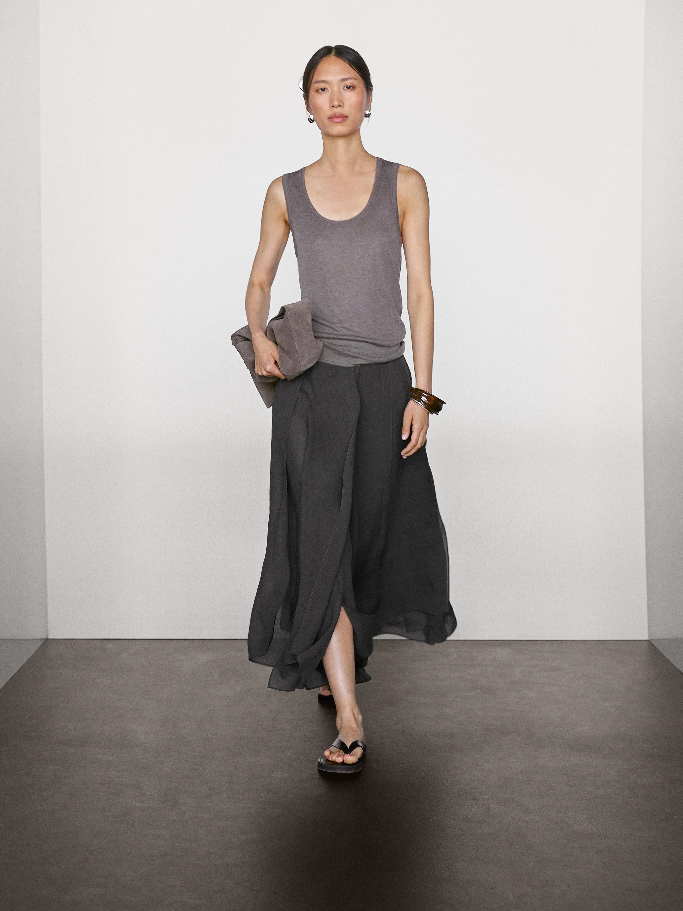 Long flowing skirt with ruffles