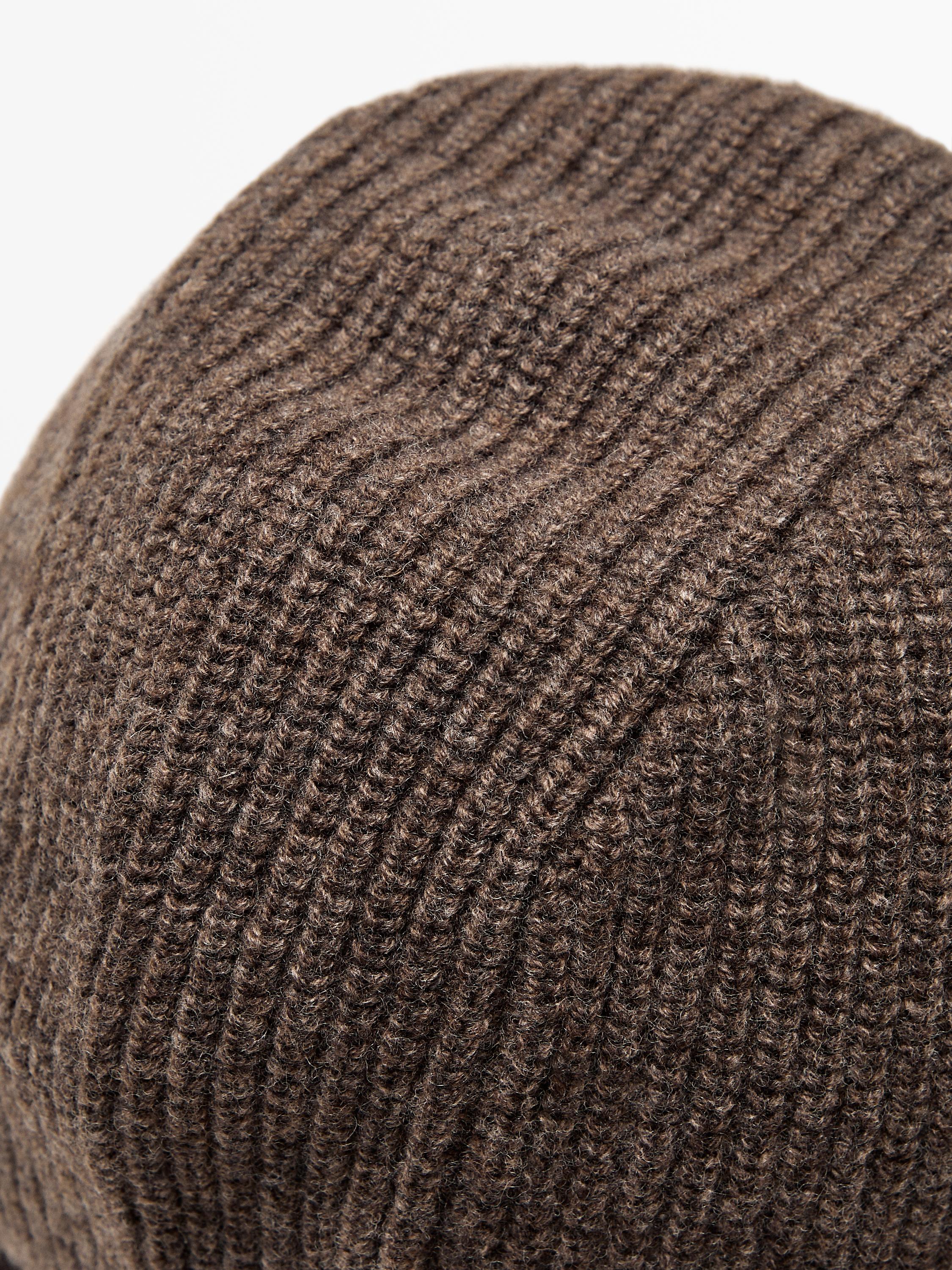 Knit hood with tie