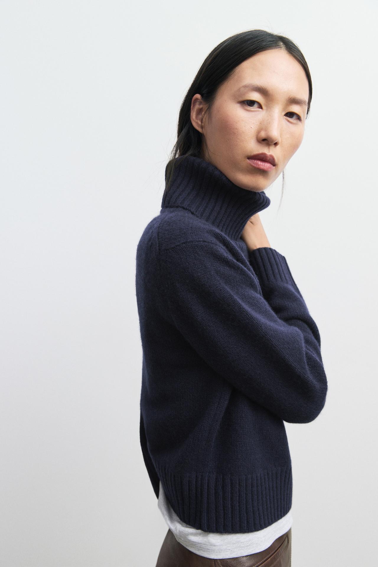 Cropped 100% cashmere knit sweater — INK BLUE
