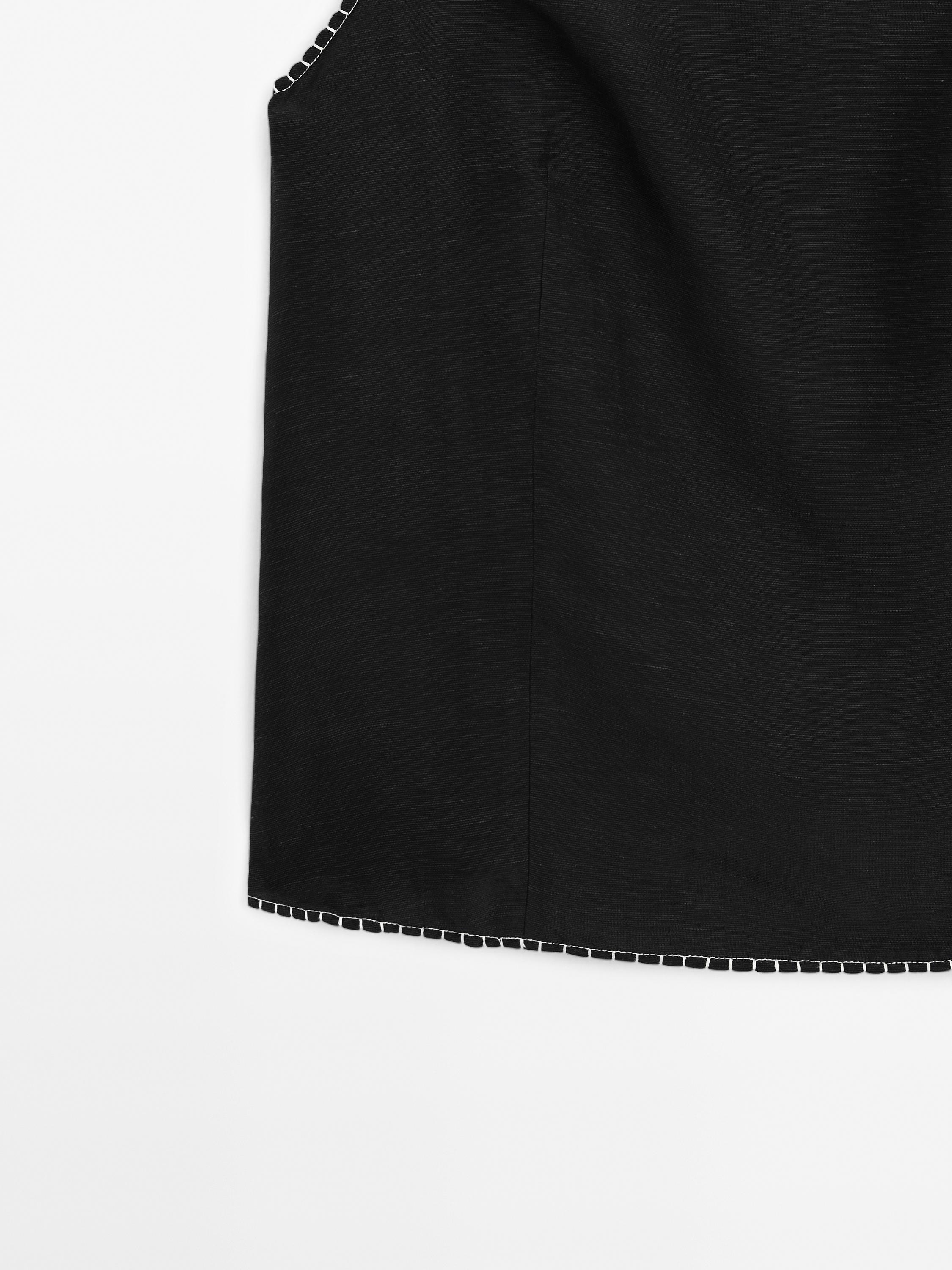 Strappy top with contrast topstitching