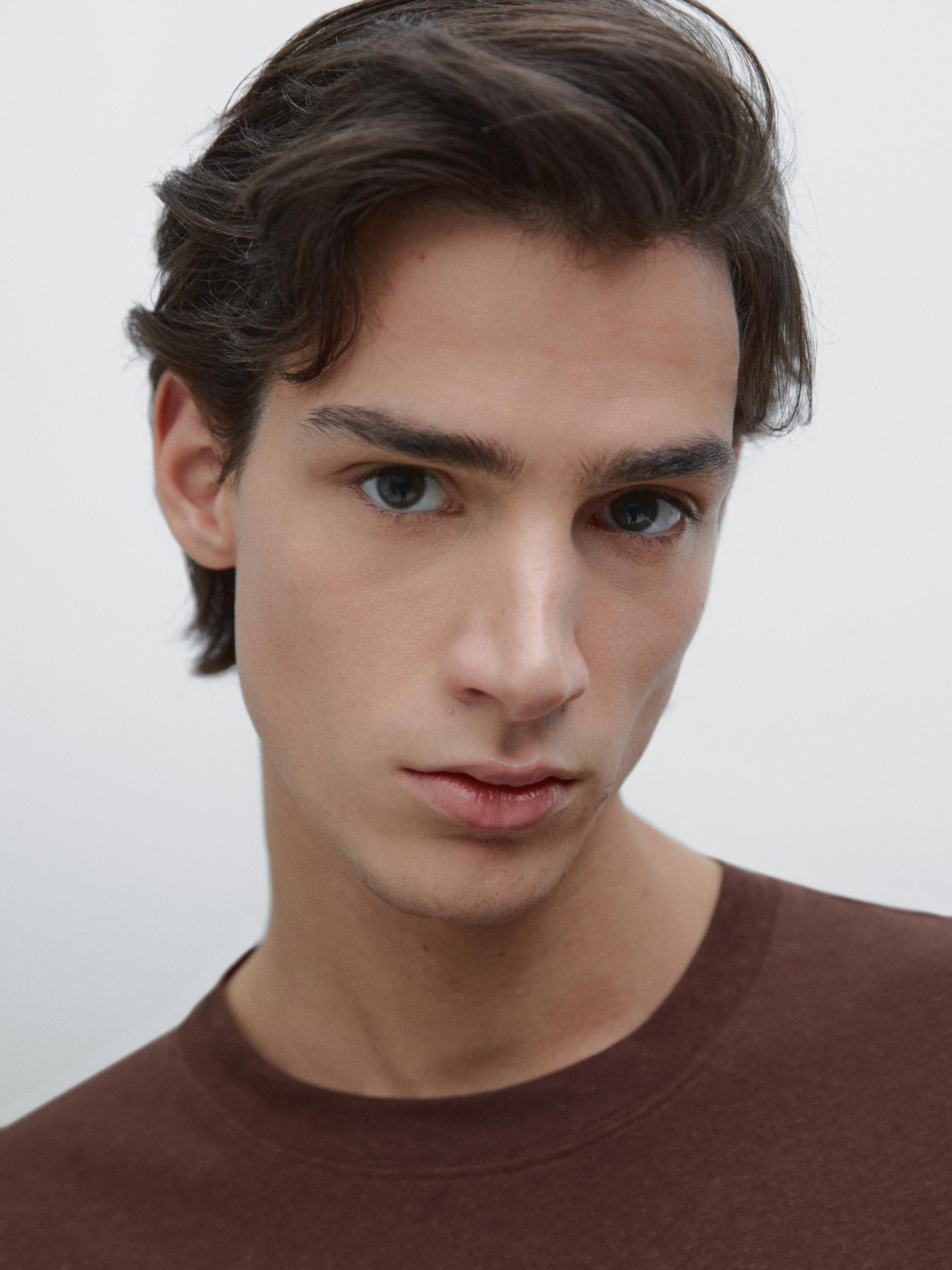 Short-sleeved T-shirt with linen