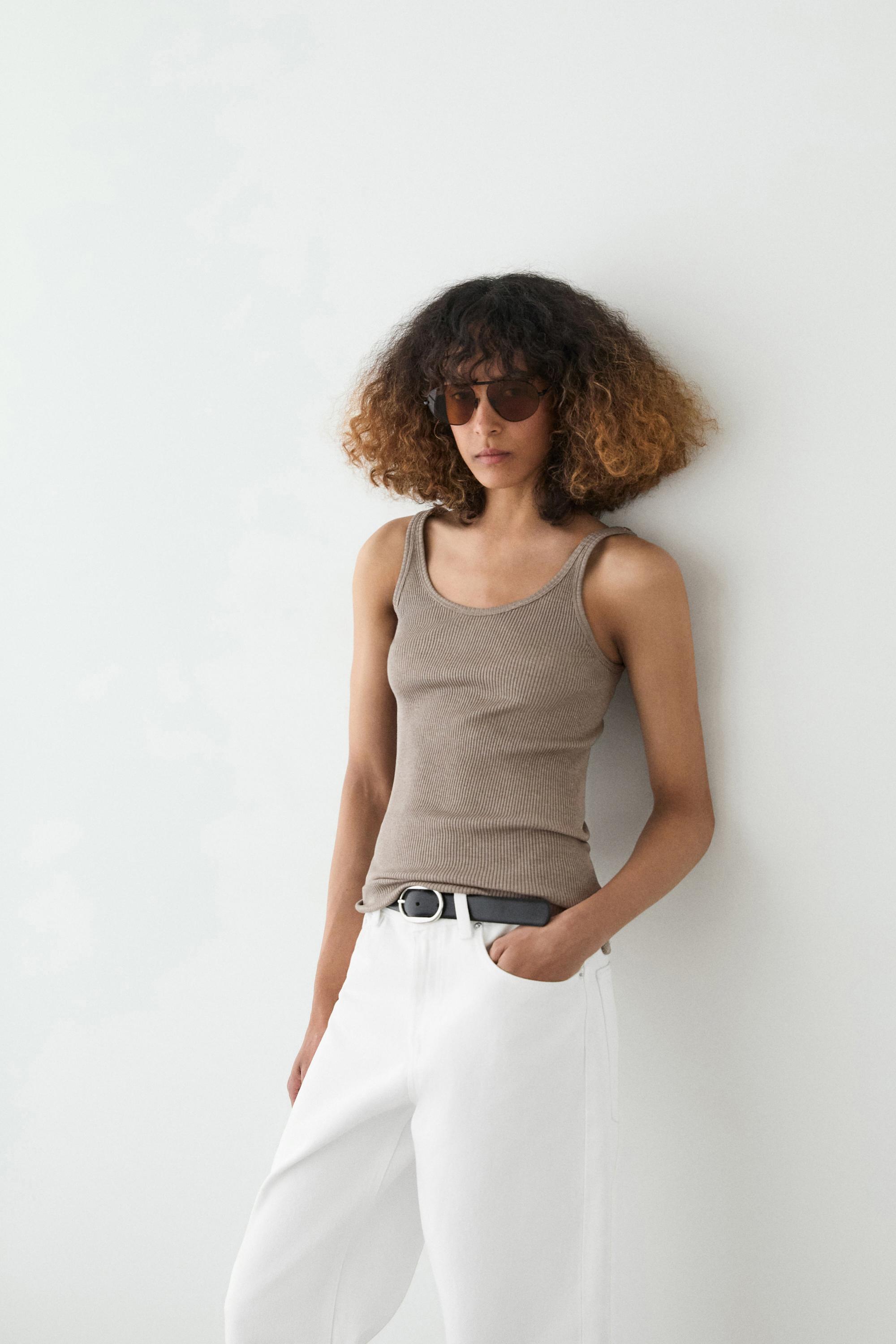 Donna Bianco Maglie senza maniche e canotte. IT Donna Bianco Maglie senza maniche e canotte. IT