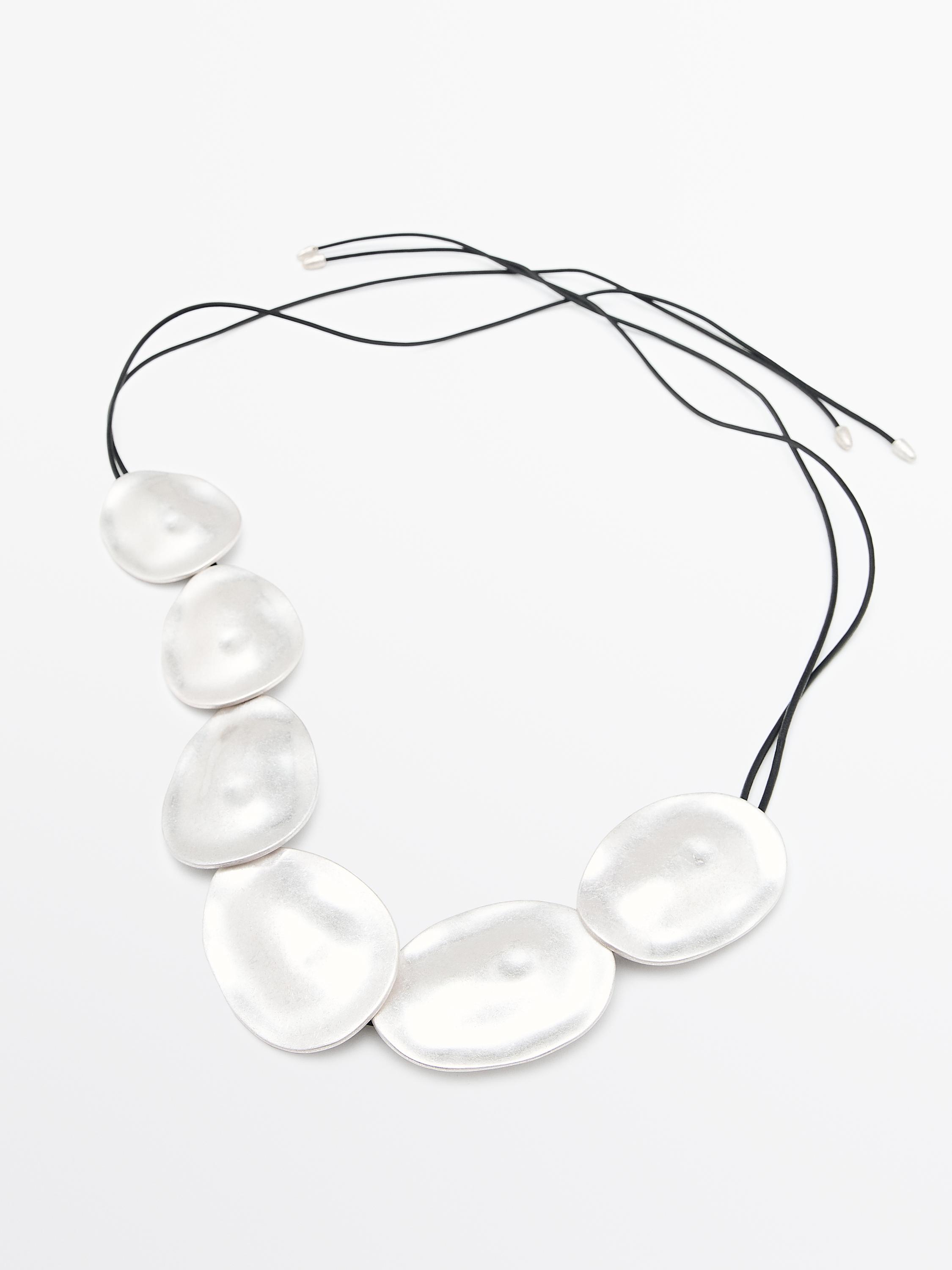 Cintura con dettagli a forma di mandorla